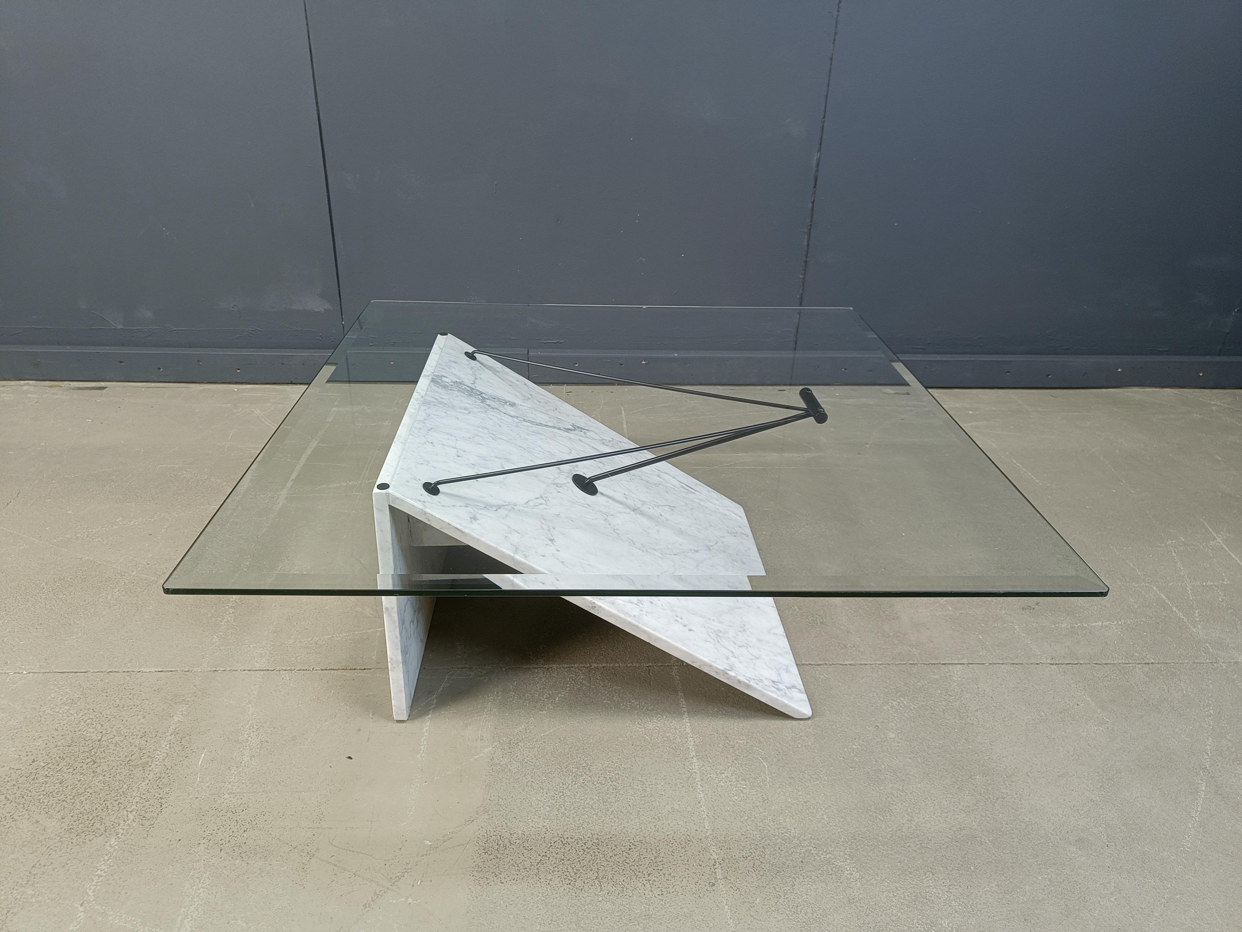 Postmodern italian marble coffee table, 1980s For Sale 1