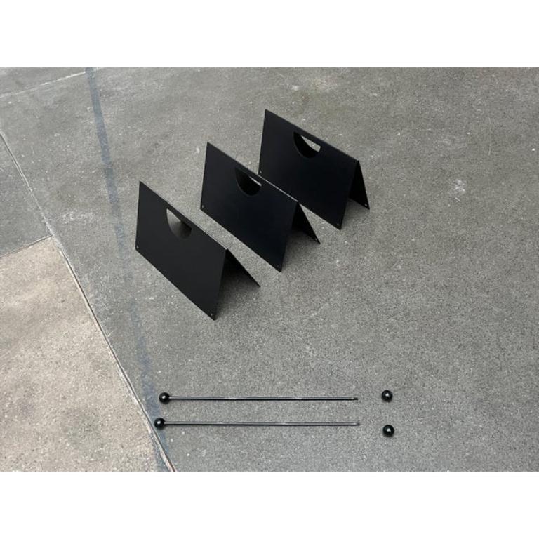 Postmodern Italian Metal Magazine Rack Holder, 1980s In Good Condition For Sale In Hamburg, DE