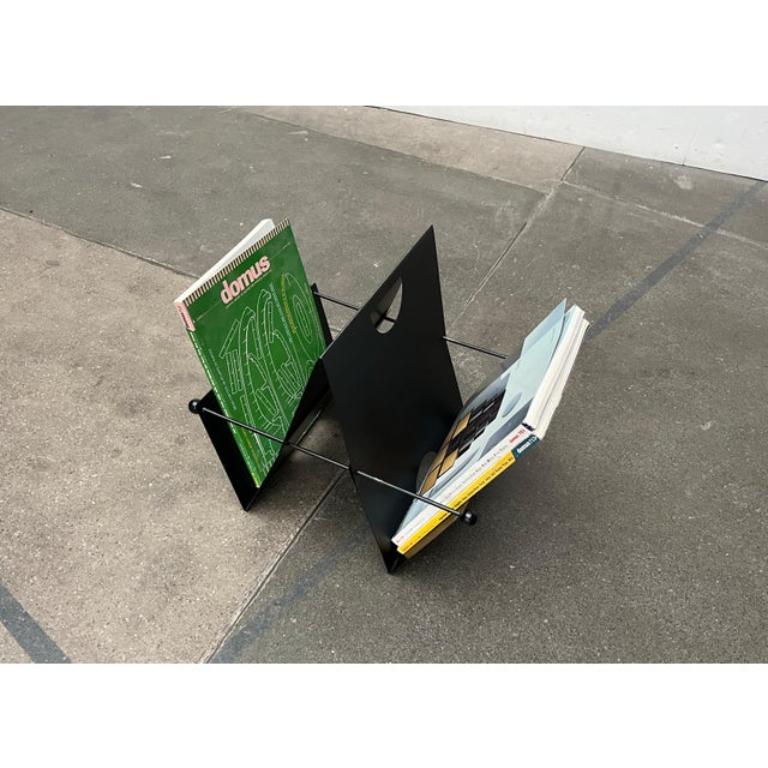 Postmodern Italian Metal Magazine Rack Holder, 1980s For Sale 2