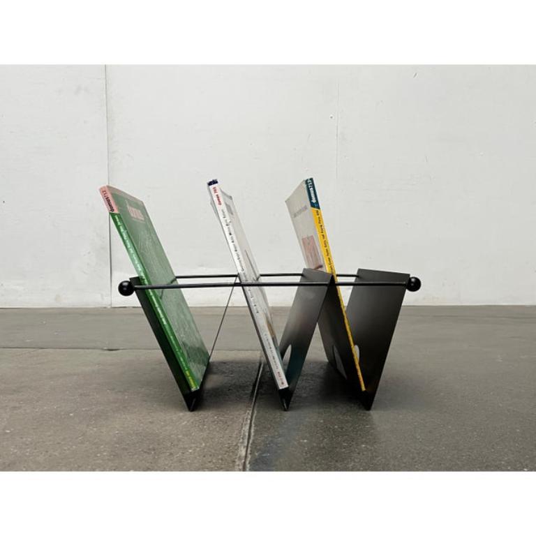 Postmodern Italian Metal Magazine Rack Holder, 1980s For Sale 4