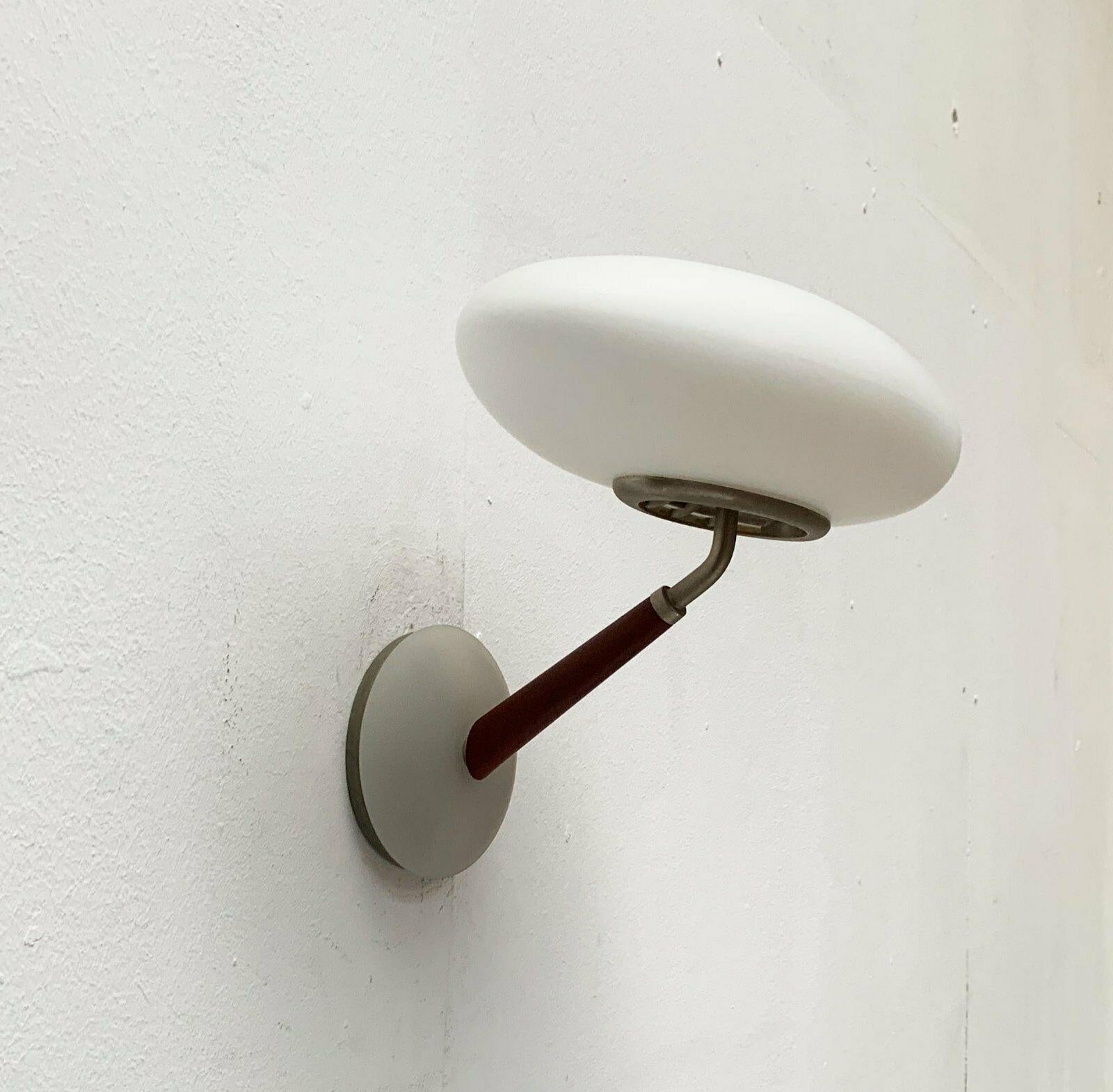 The wall lights version from the PAO light series by Matteo Thun.

The Pao lights impress with their characteristic diffuser made of matt glass. However, the material combination made of glass and wood is more special, which make these lights look