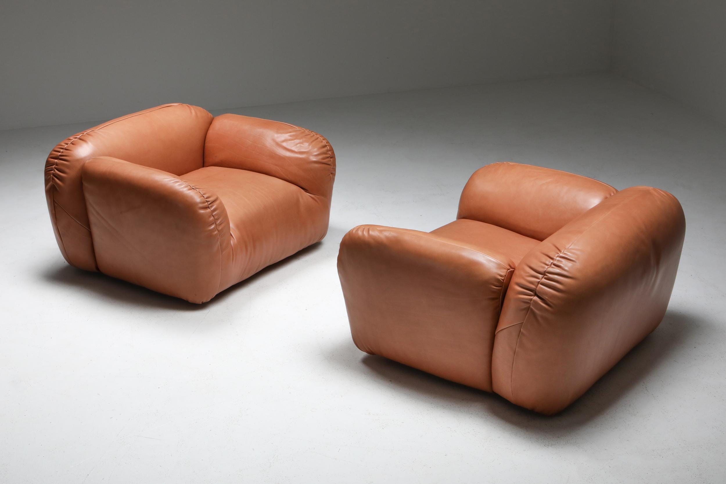 Postmodern Italian Natural Leather Lounge Chairs In Excellent Condition In Antwerp, BE