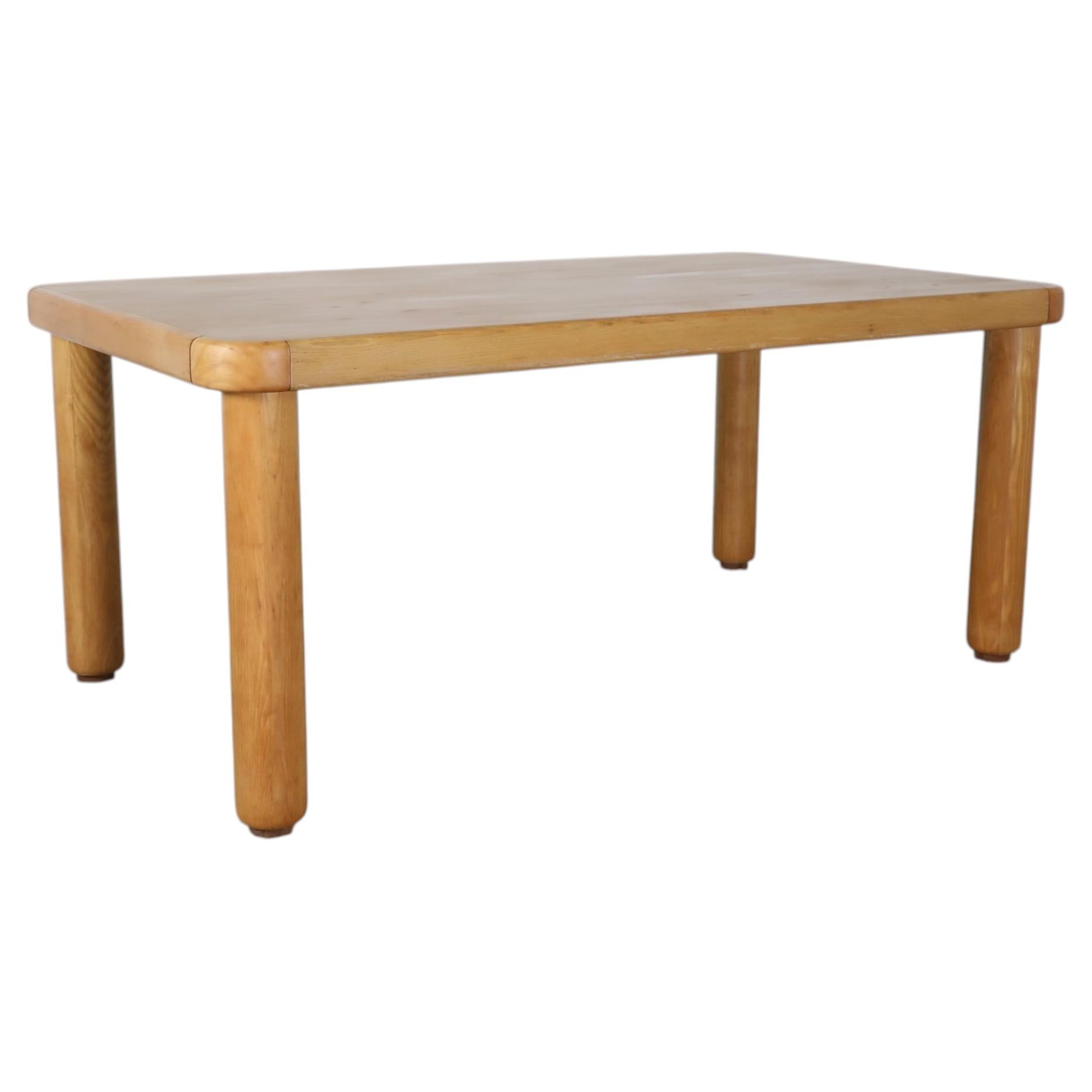 How high should a dining table be?