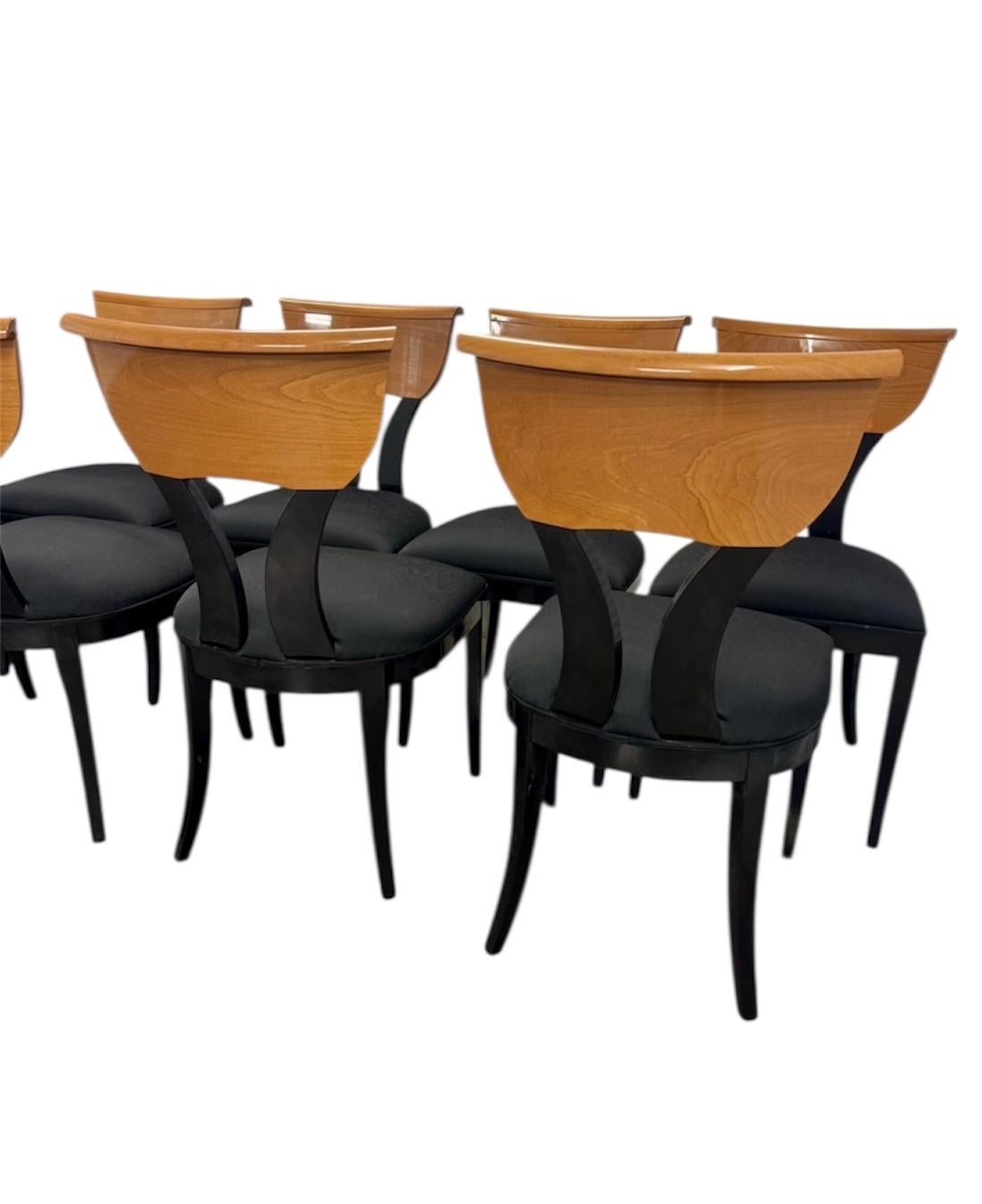 Postmoderner italienischer Pietro Costantini für Ello Klismos Esszimmerstühle im Angebot 3