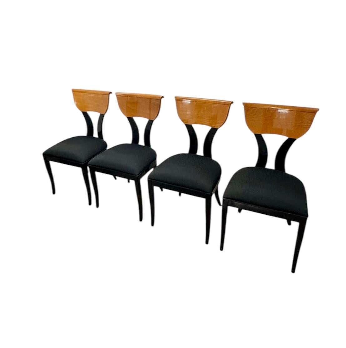 Postmoderner italienischer Pietro Costantini für Ello Klismos Esszimmerstühle im Angebot 5