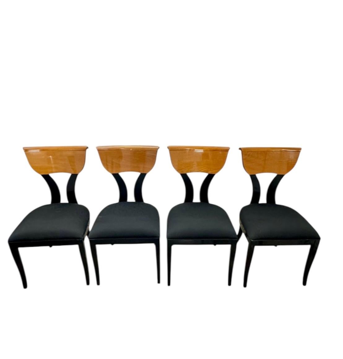 Postmoderner italienischer Pietro Costantini für Ello Klismos Esszimmerstühle im Angebot 6