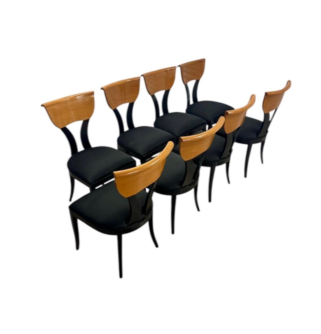 Postmoderner italienischer Pietro Costantini für Ello Klismos Esszimmerstühle im Angebot 1