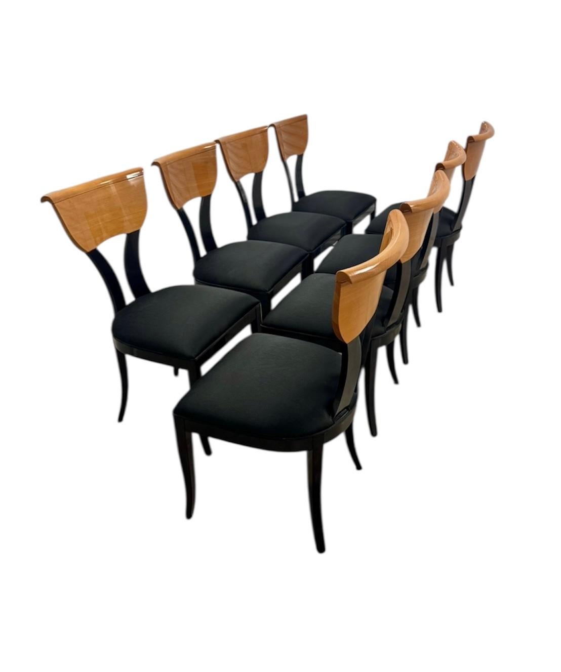 Postmoderner italienischer Pietro Costantini für Ello Klismos Esszimmerstühle im Angebot 2