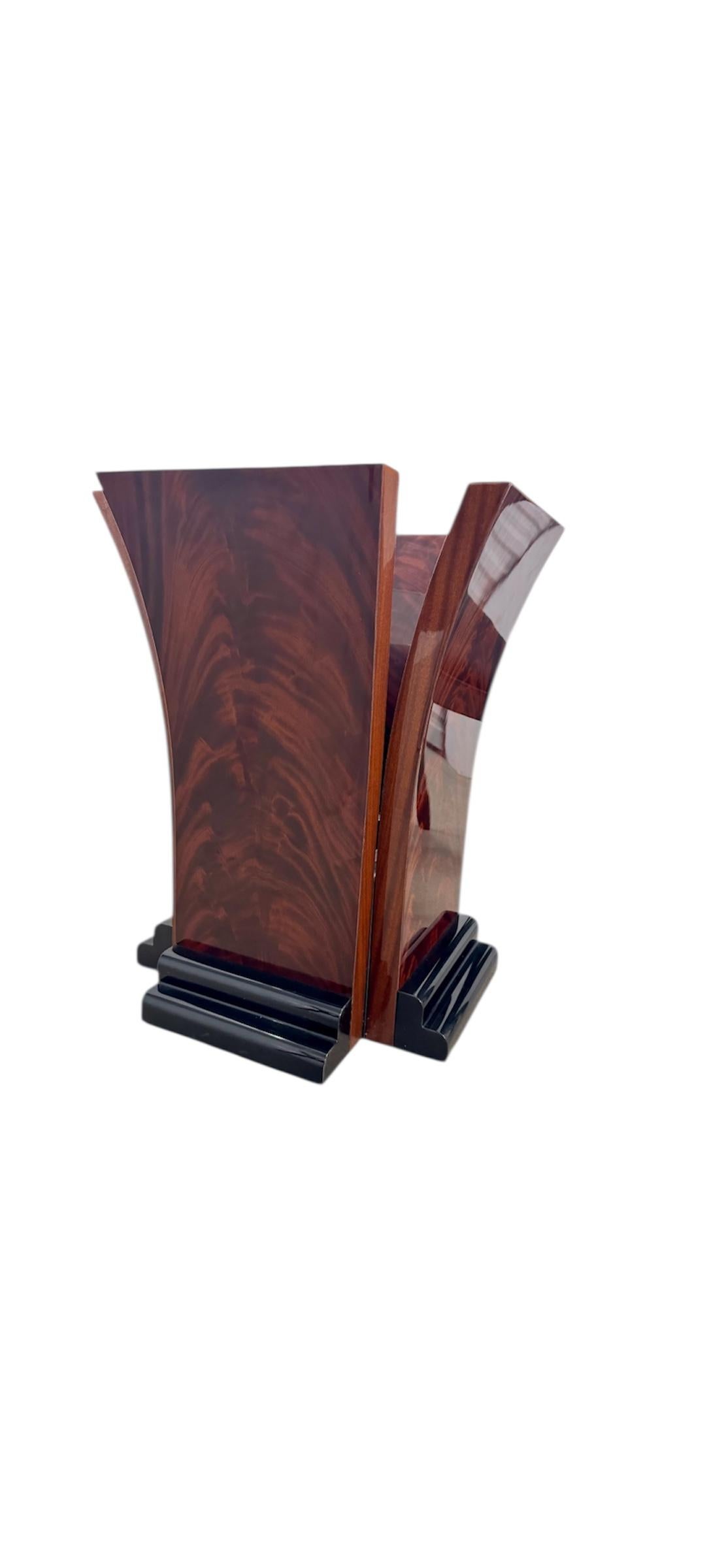 Postmodern Italian Pietro Costantini for Ello Lacquered Dining Table Base For Sale 1