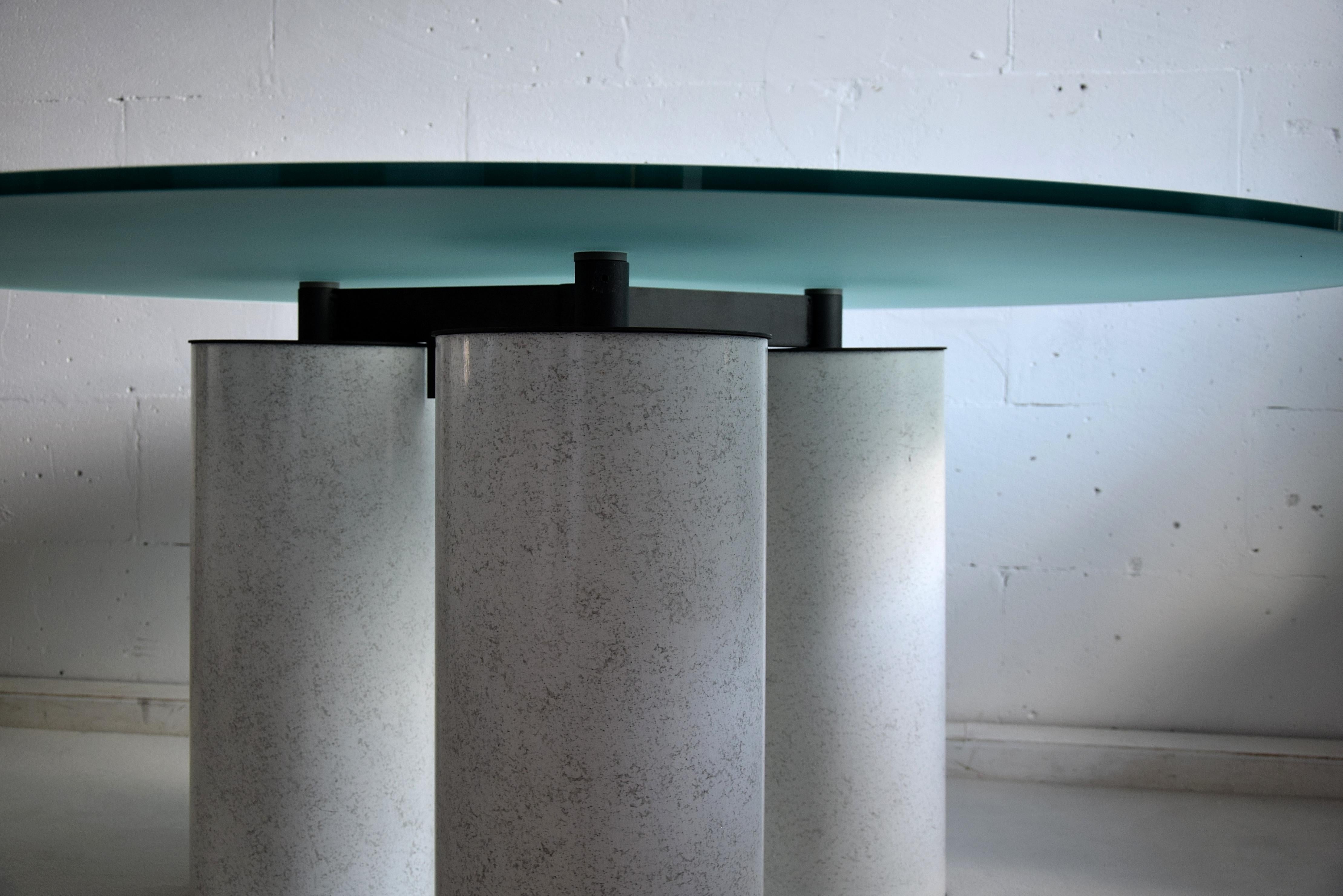 Postmodern Italian Round Glass Top Dining Table by Lella and Massimo Vignelli In Good Condition In Weesp, NL