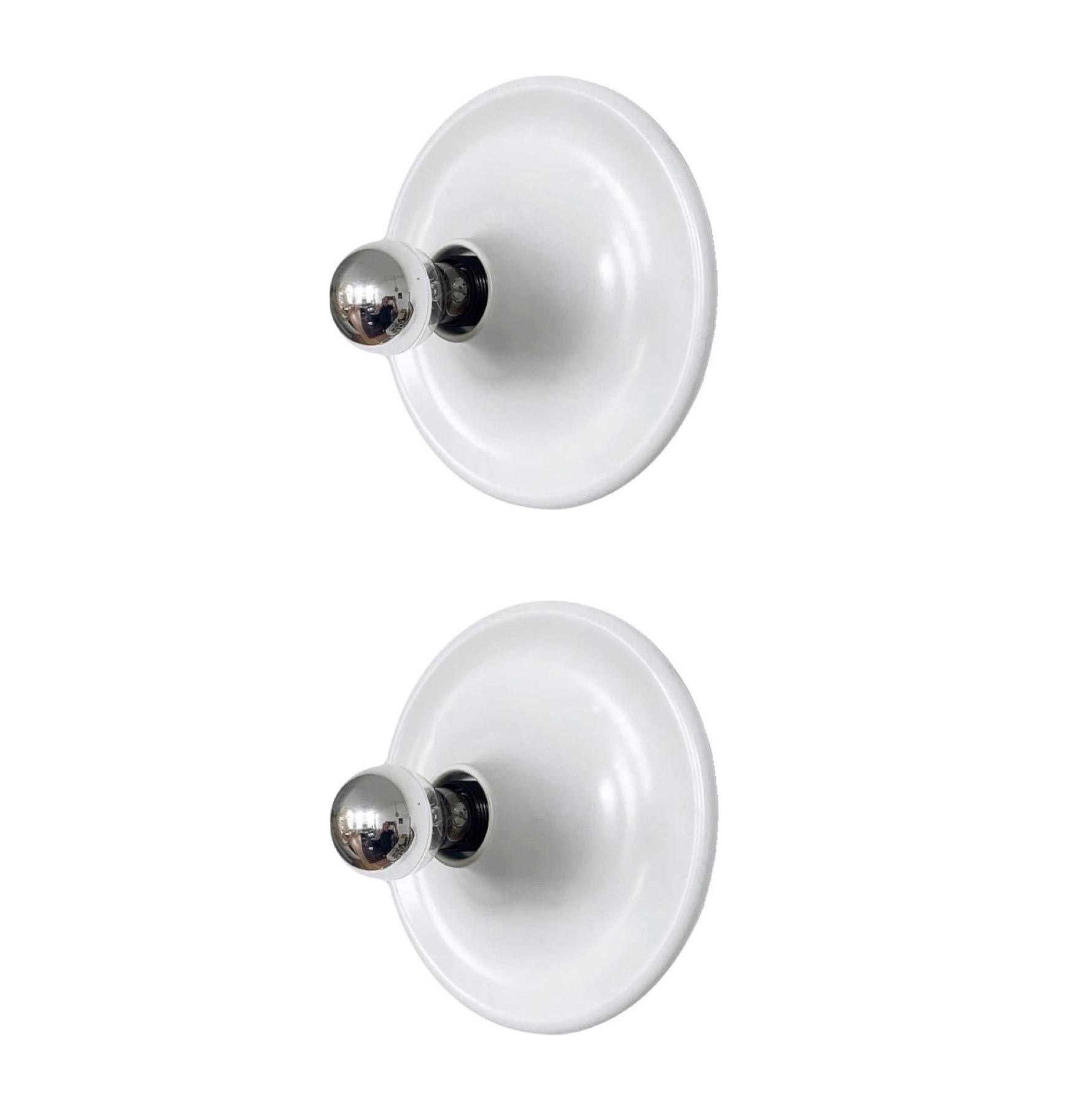 Postmodern Italian Set of Three White Wall Sconces by Targetti Sankey, 1980s For Sale 7