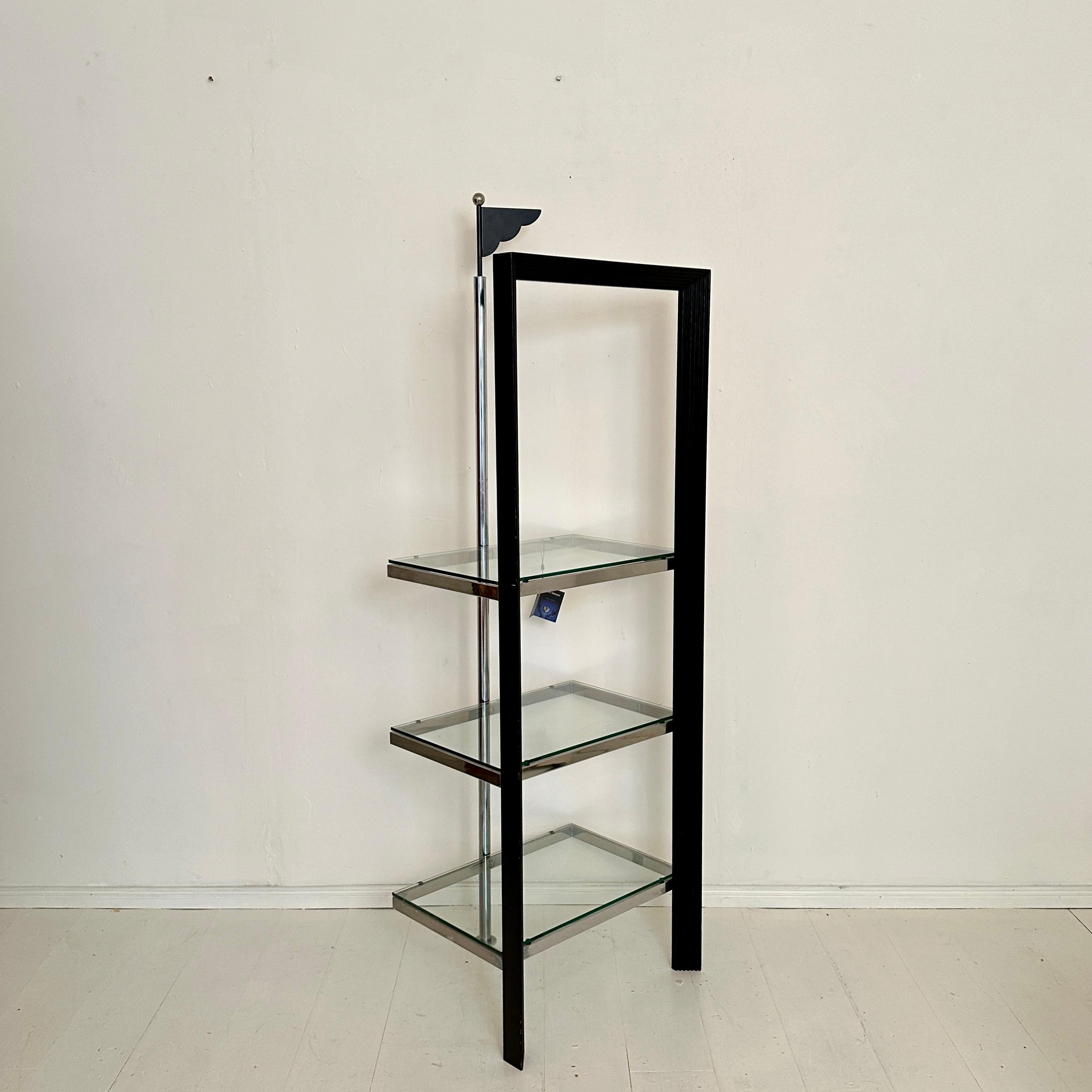 Étagère italienne postmoderne de Ponti Terenghi en chrome, Wood Wood noir et verre, 1980 en vente 4