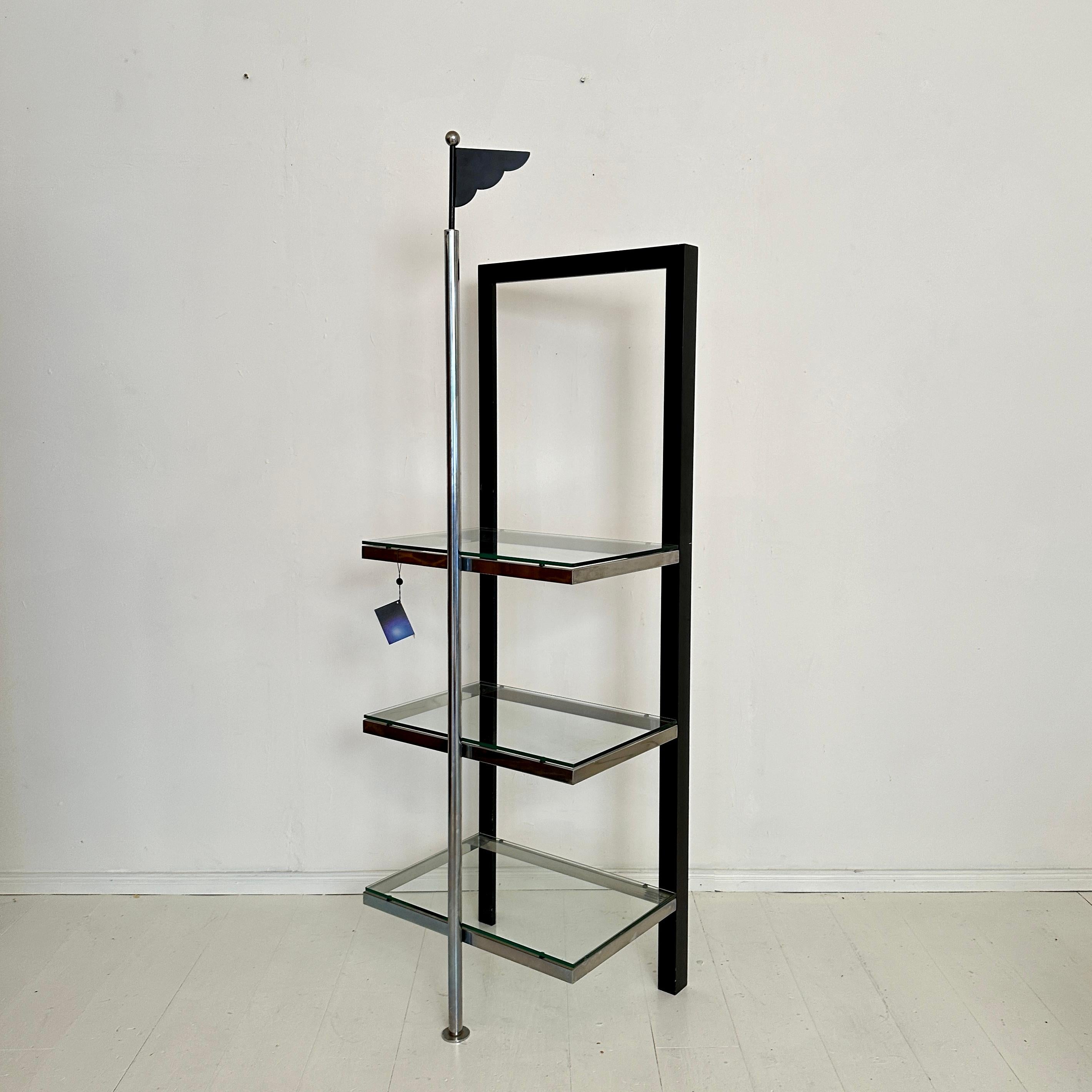 Étagère italienne postmoderne de Ponti Terenghi en chrome, Wood Wood noir et verre, 1980 en vente 5