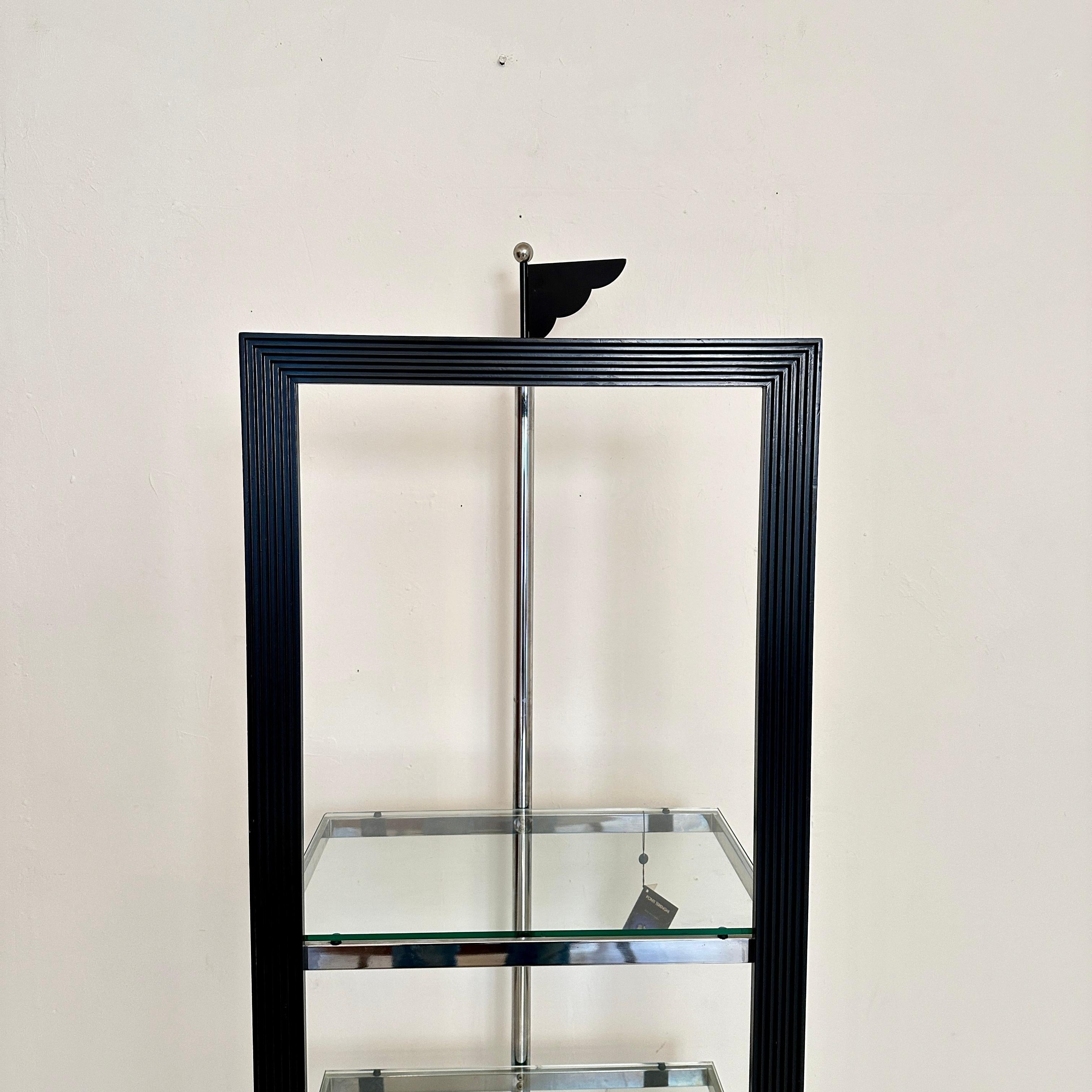 Postmoderne Étagère italienne postmoderne de Ponti Terenghi en chrome, Wood Wood noir et verre, 1980 en vente