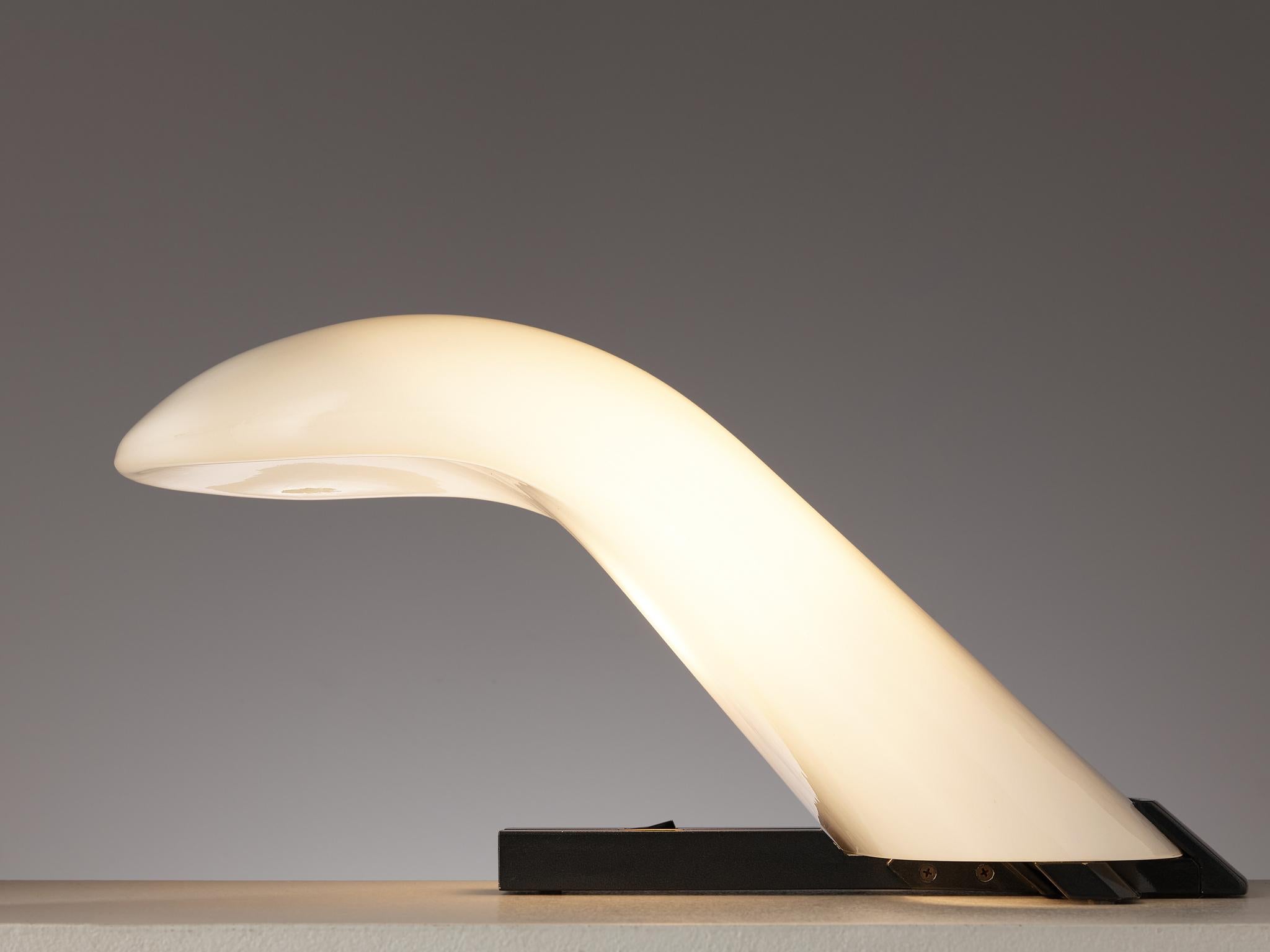 Postmodern Italian Table Lamp in Opaline Glass In Good Condition In Waalwijk, NL