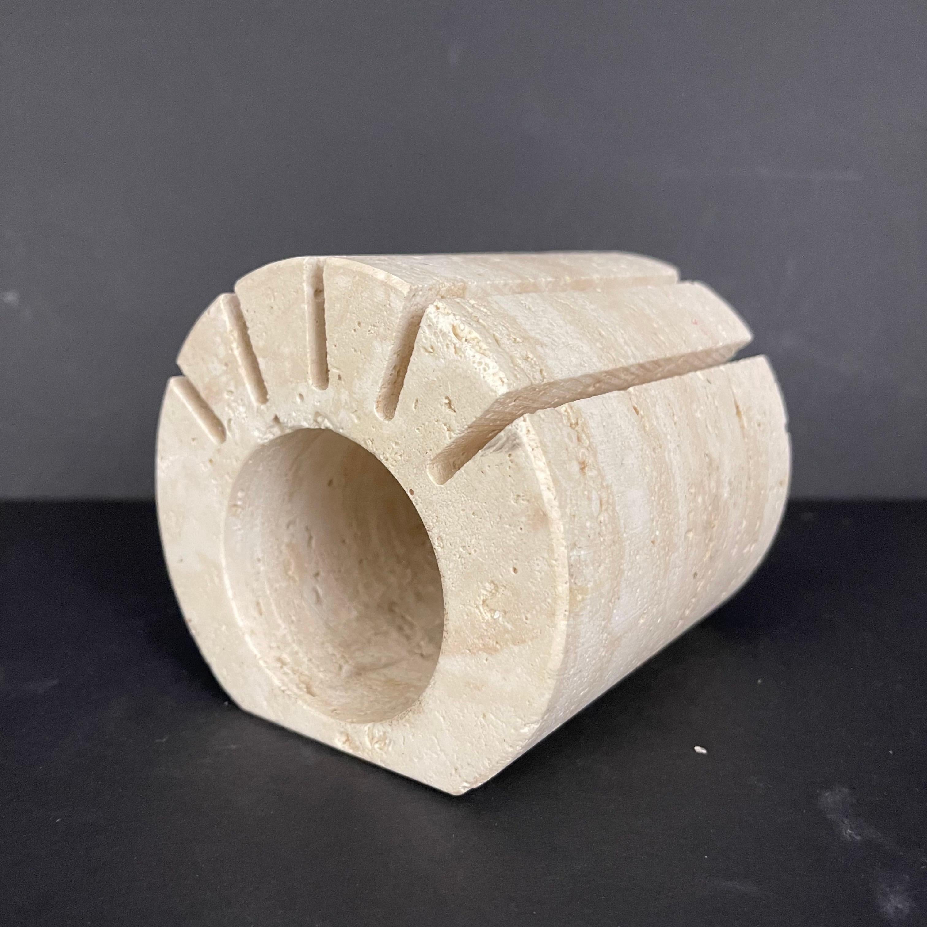 XX secolo Accessorio da scrivania postmoderno porta lettere in marmo travertino italiano in vendita