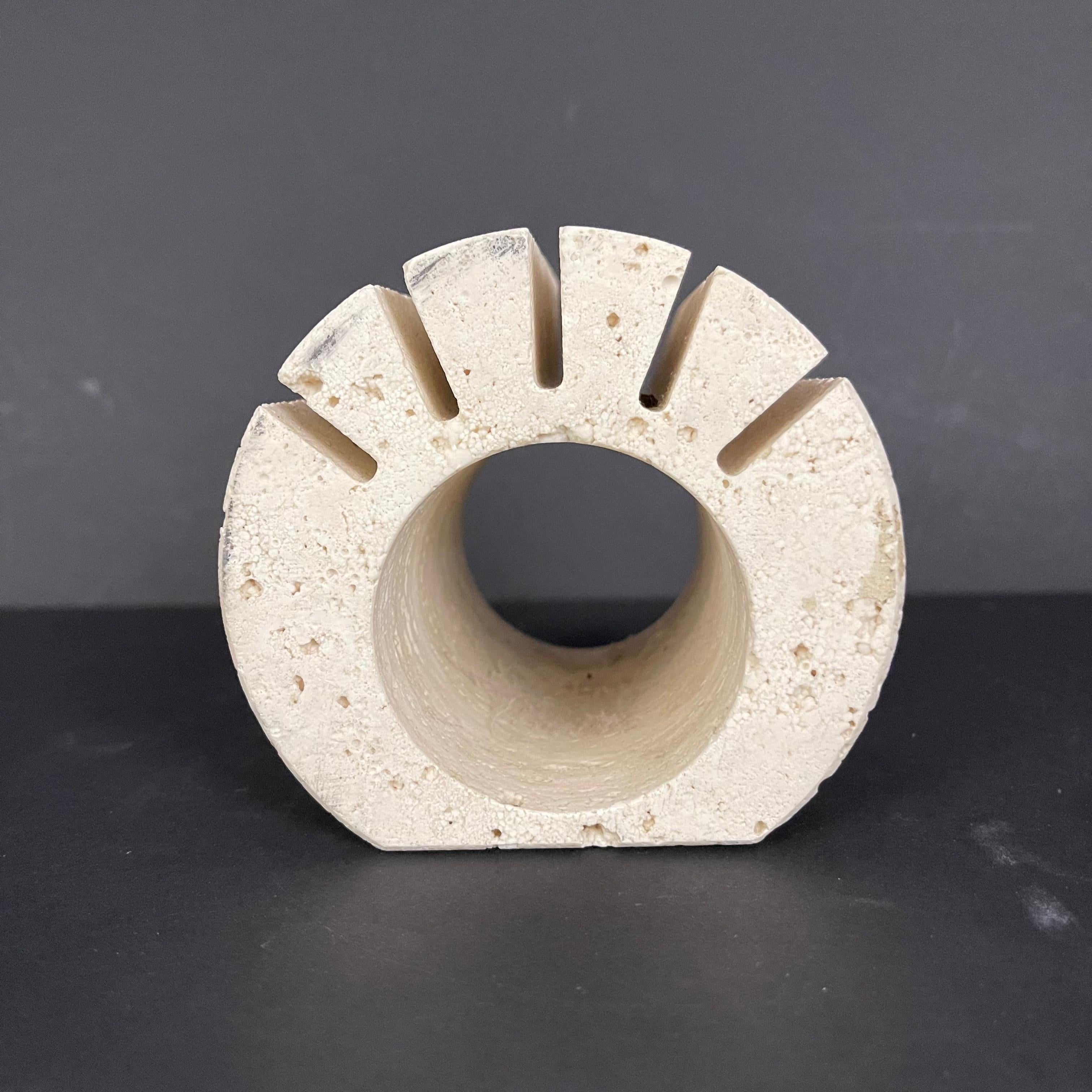 Accessorio da scrivania postmoderno porta lettere in marmo travertino italiano in vendita 2