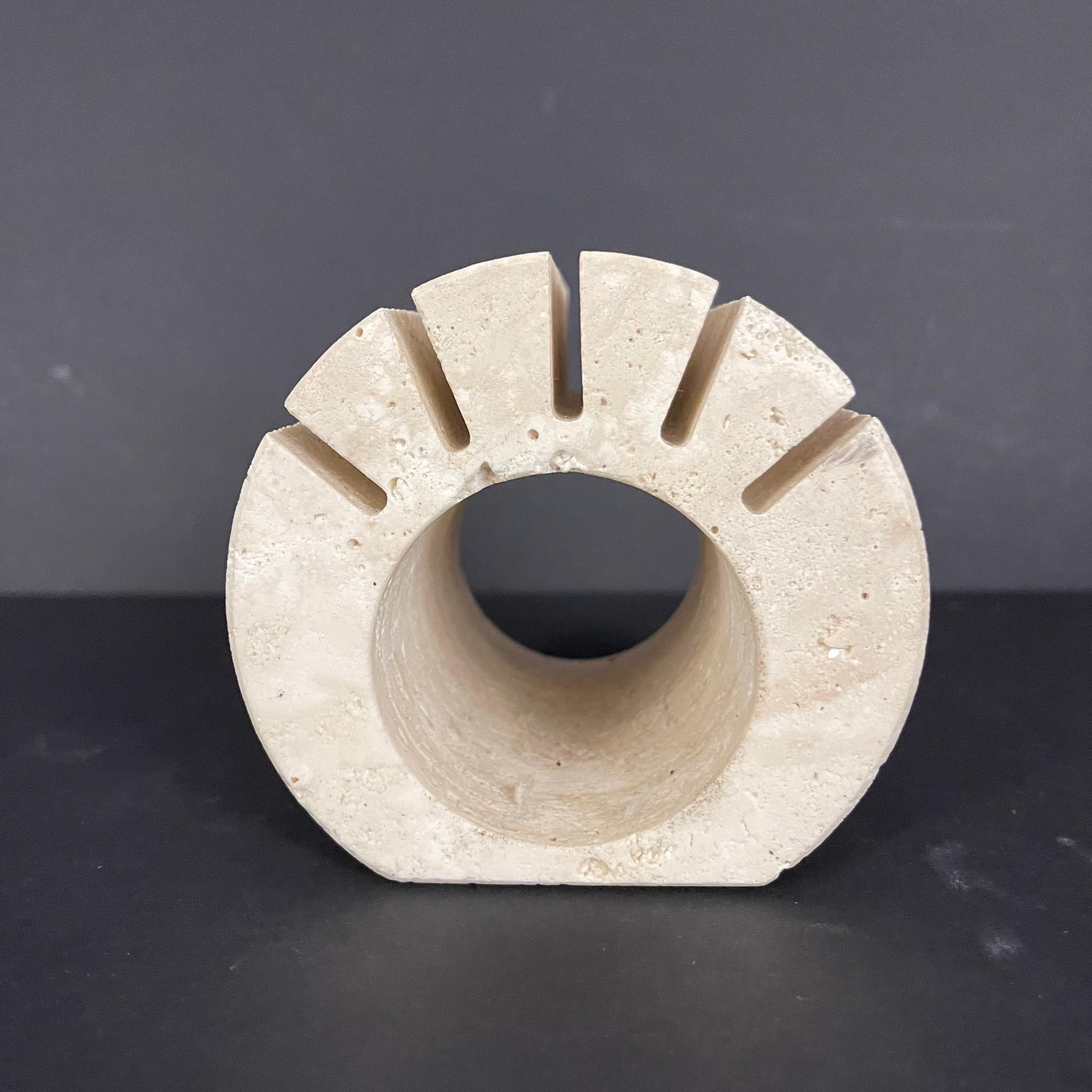 Accessorio da scrivania postmoderno porta lettere in marmo travertino italiano in vendita 3