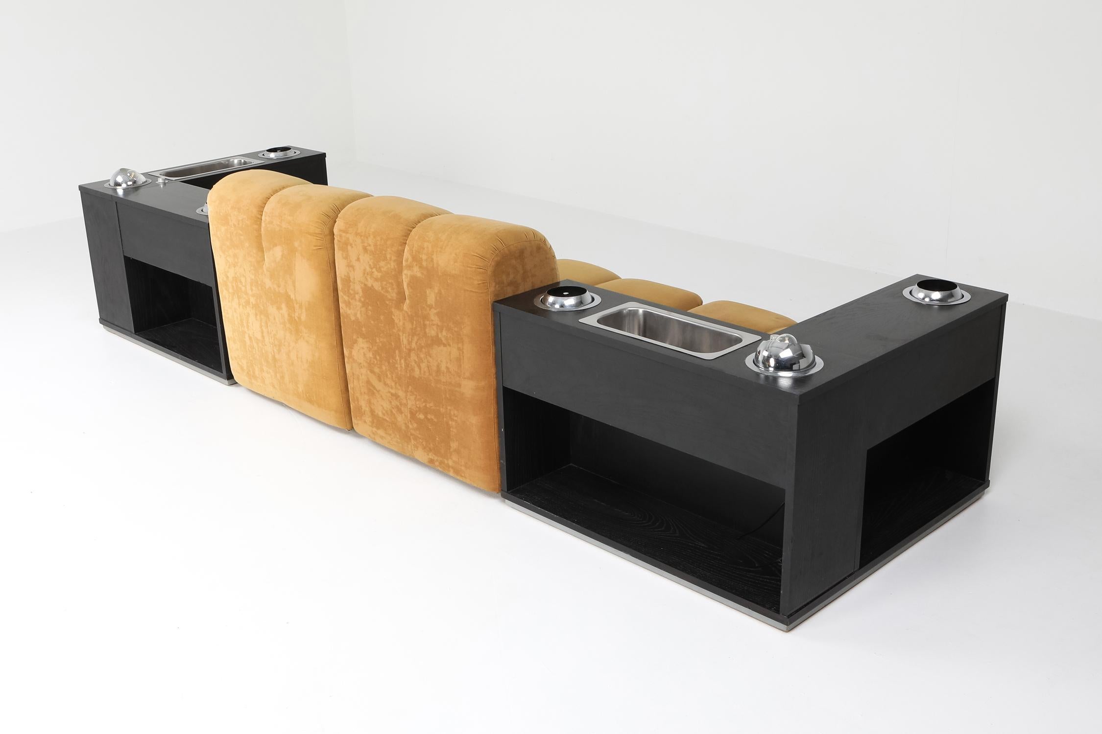 Postmodern Italian Tufted Sectional Sofa In Good Condition In Antwerp, BE