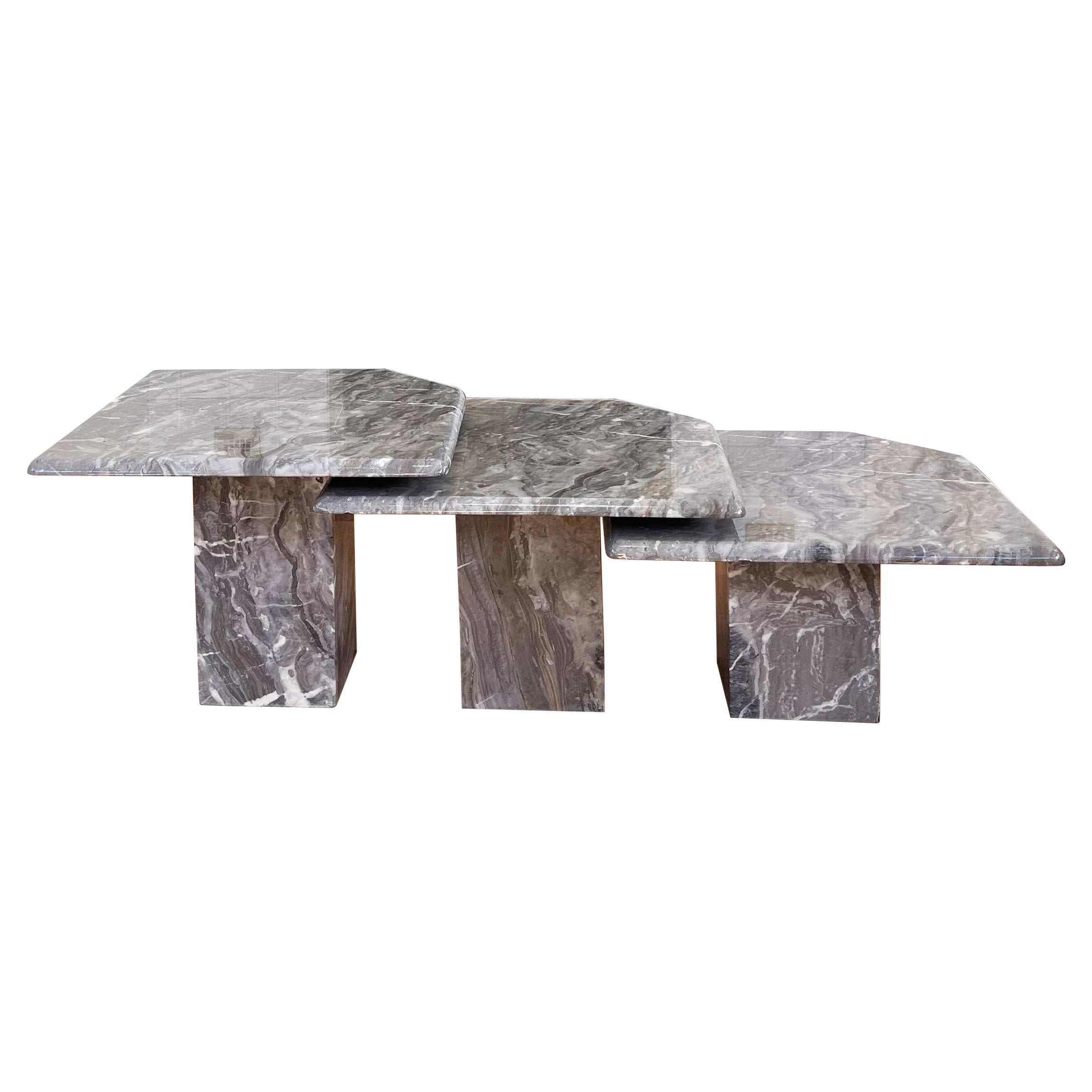 Tables gigognes italiennes postmodernes vintage en marbre gris et crème - lot de 3 en vente