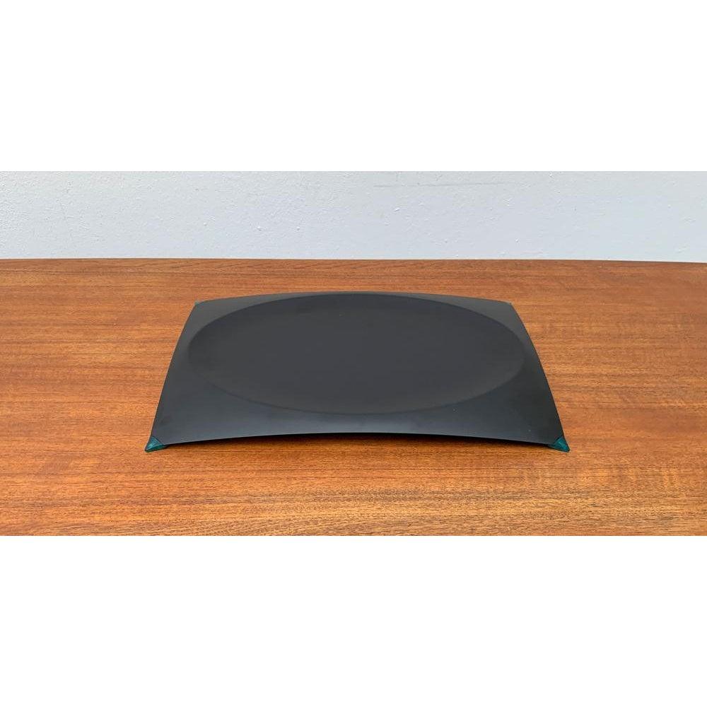 Postmoderne italienische Voilà Voilà Tablettenschale aus Metall von Philippe Starck, 1980er Jahre (20. Jahrhundert) im Angebot