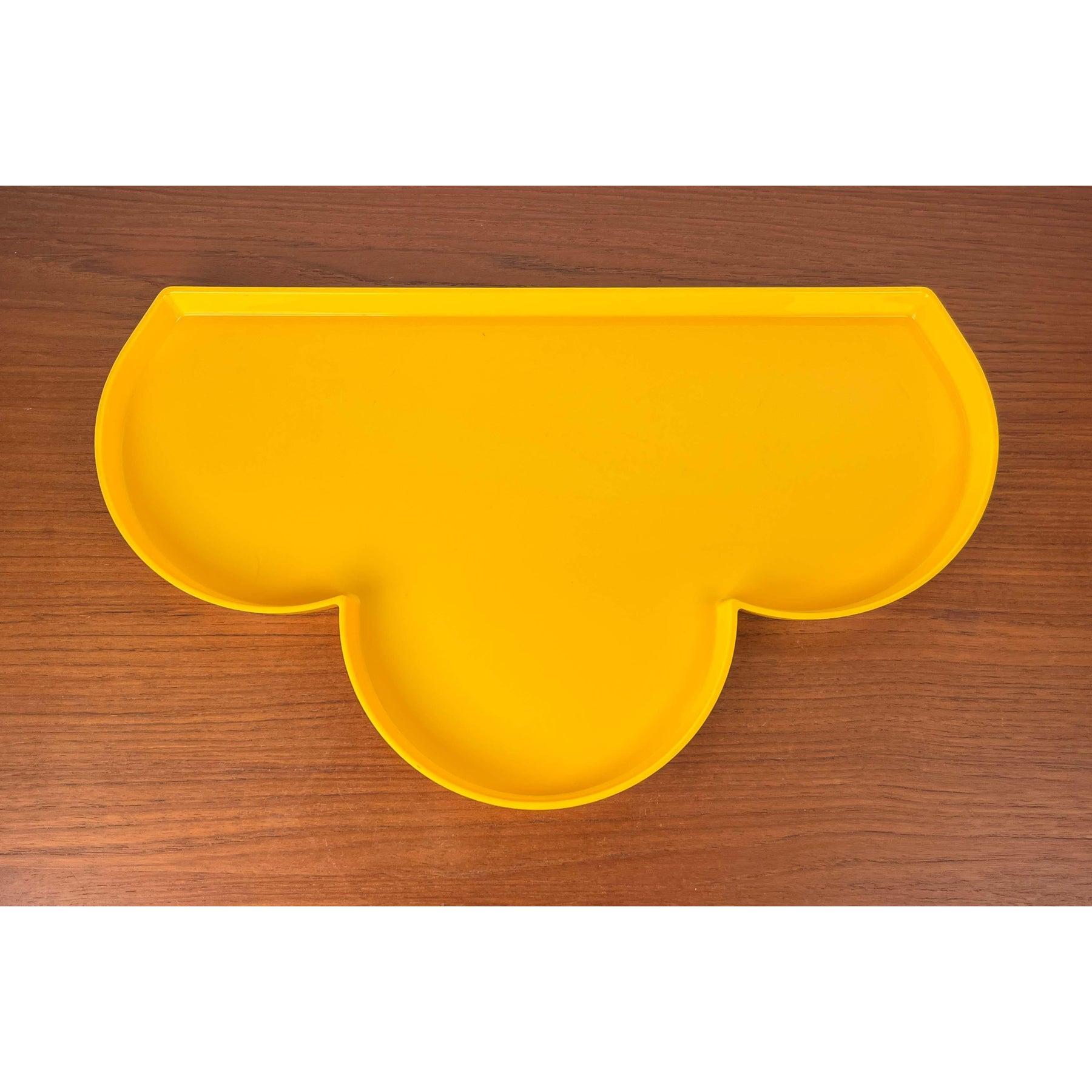 Plateau en plastique jaune italien postmoderne de Guzzini en vente 11
