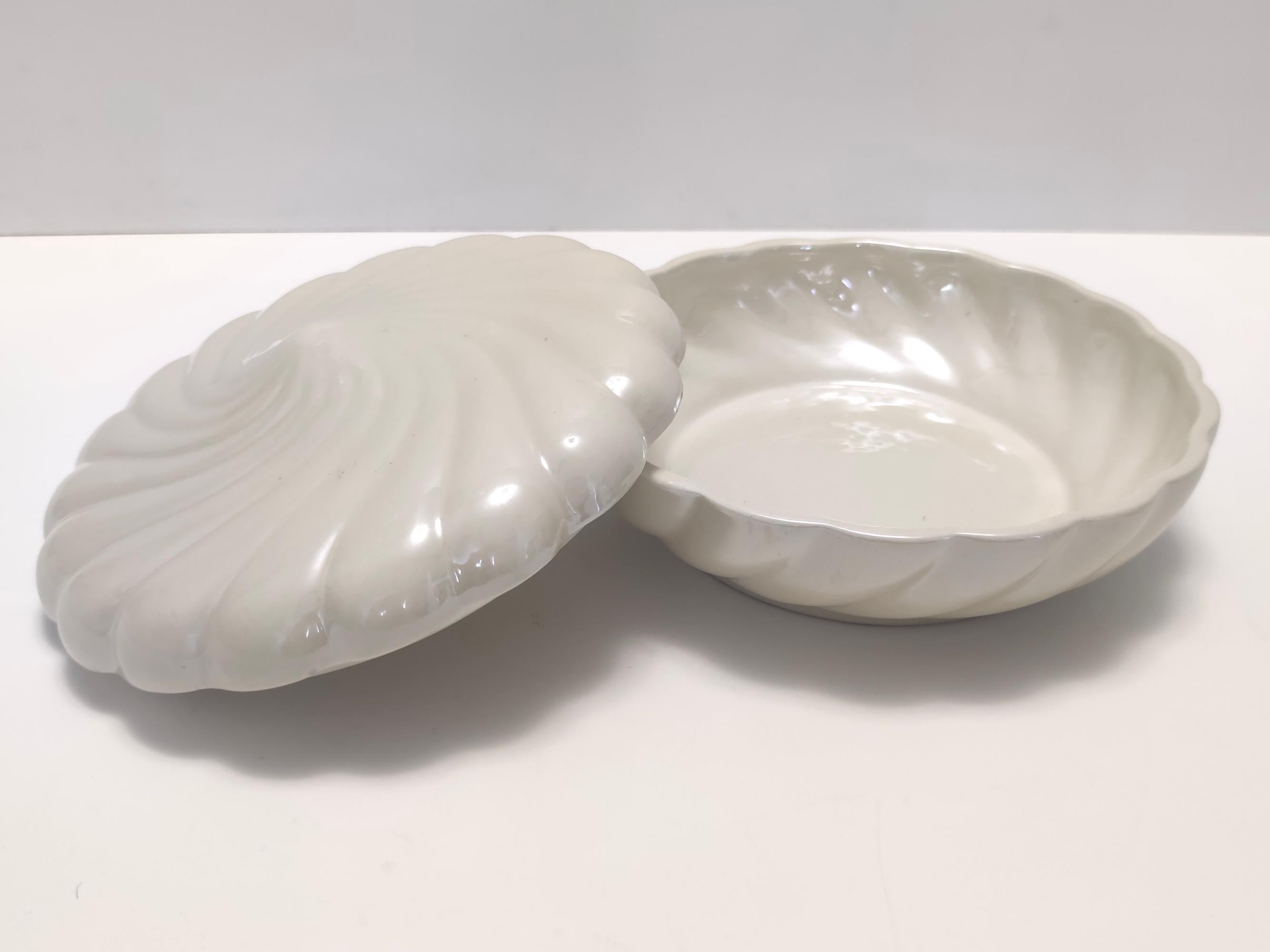 Postmodern Ivory Glazed Porcelain Vide-Poche or Box by Tommaso Barbi, Italy In Excellent Condition For Sale In Bresso, Lombardy