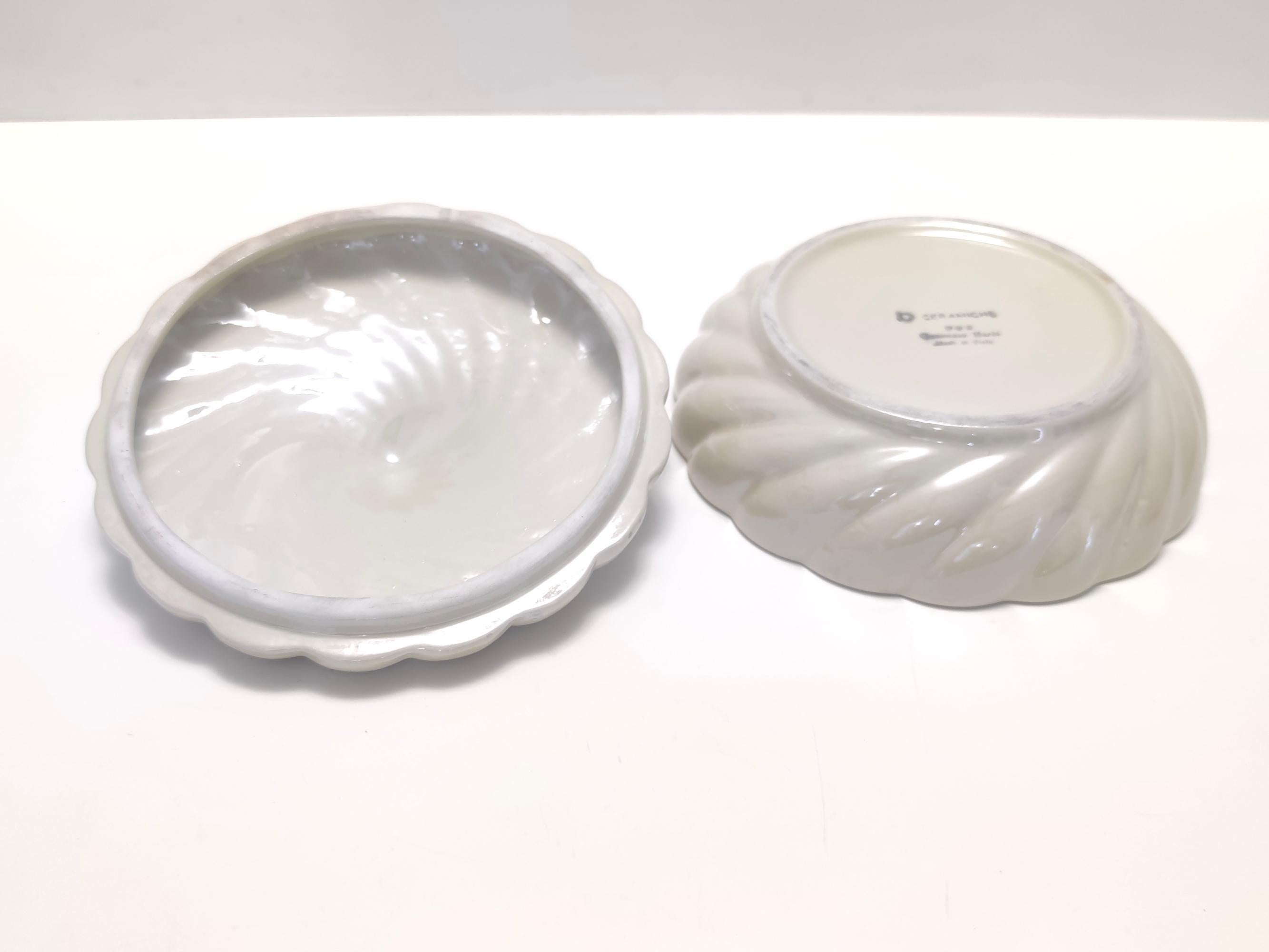 Late 20th Century Postmodern Ivory Glazed Porcelain Vide-Poche or Box by Tommaso Barbi, Italy For Sale