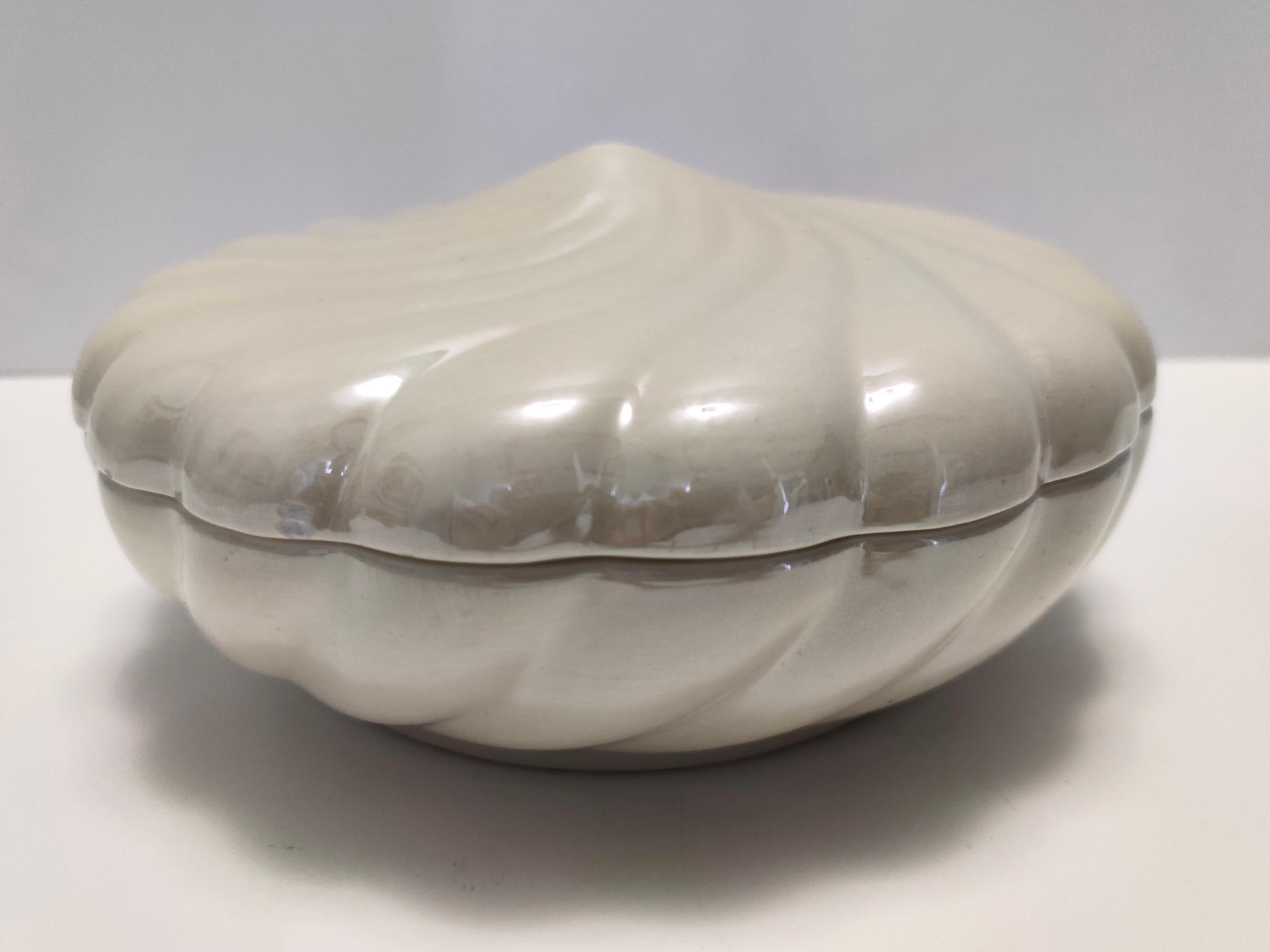Postmodern Ivory Glazed Porcelain Vide-Poche or Box by Tommaso Barbi, Italy For Sale 1