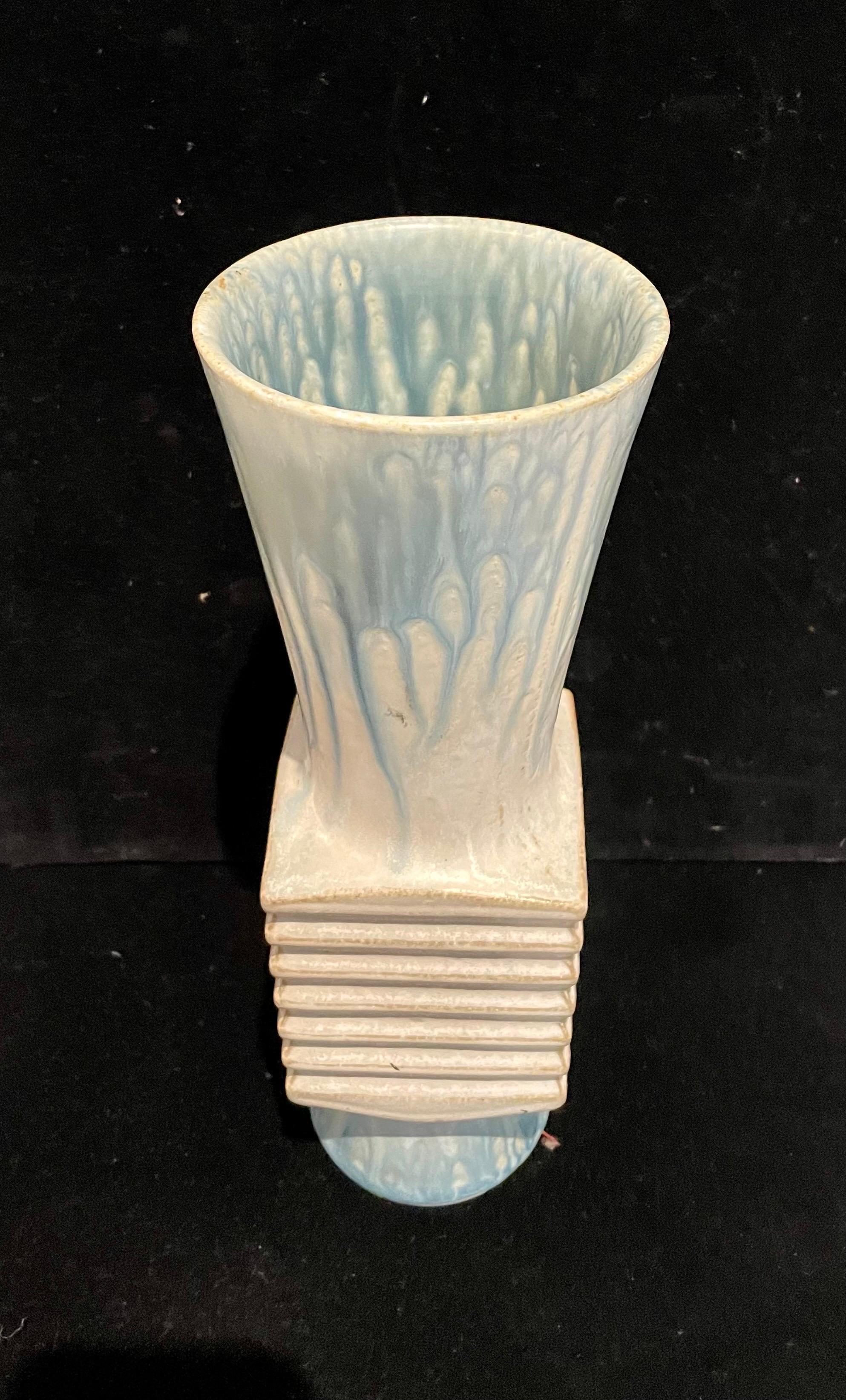 Postmodern Japanese Ikebana Ceramic Pottery Vase In Excellent Condition For Sale In San Diego, CA