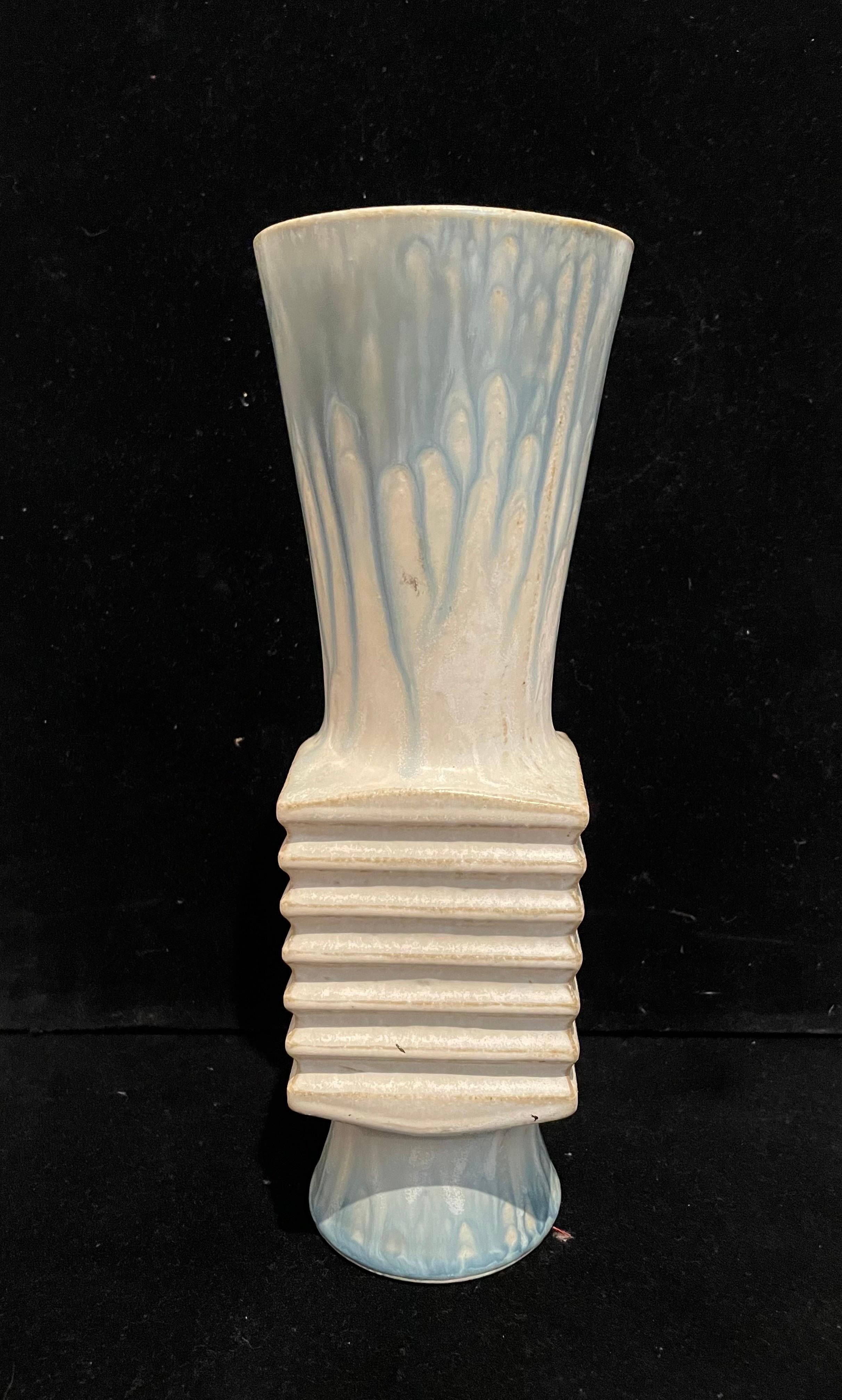 Vaso postmoderno in ceramica Ikebana giapponese In condizioni ottime in vendita a San Diego, CA