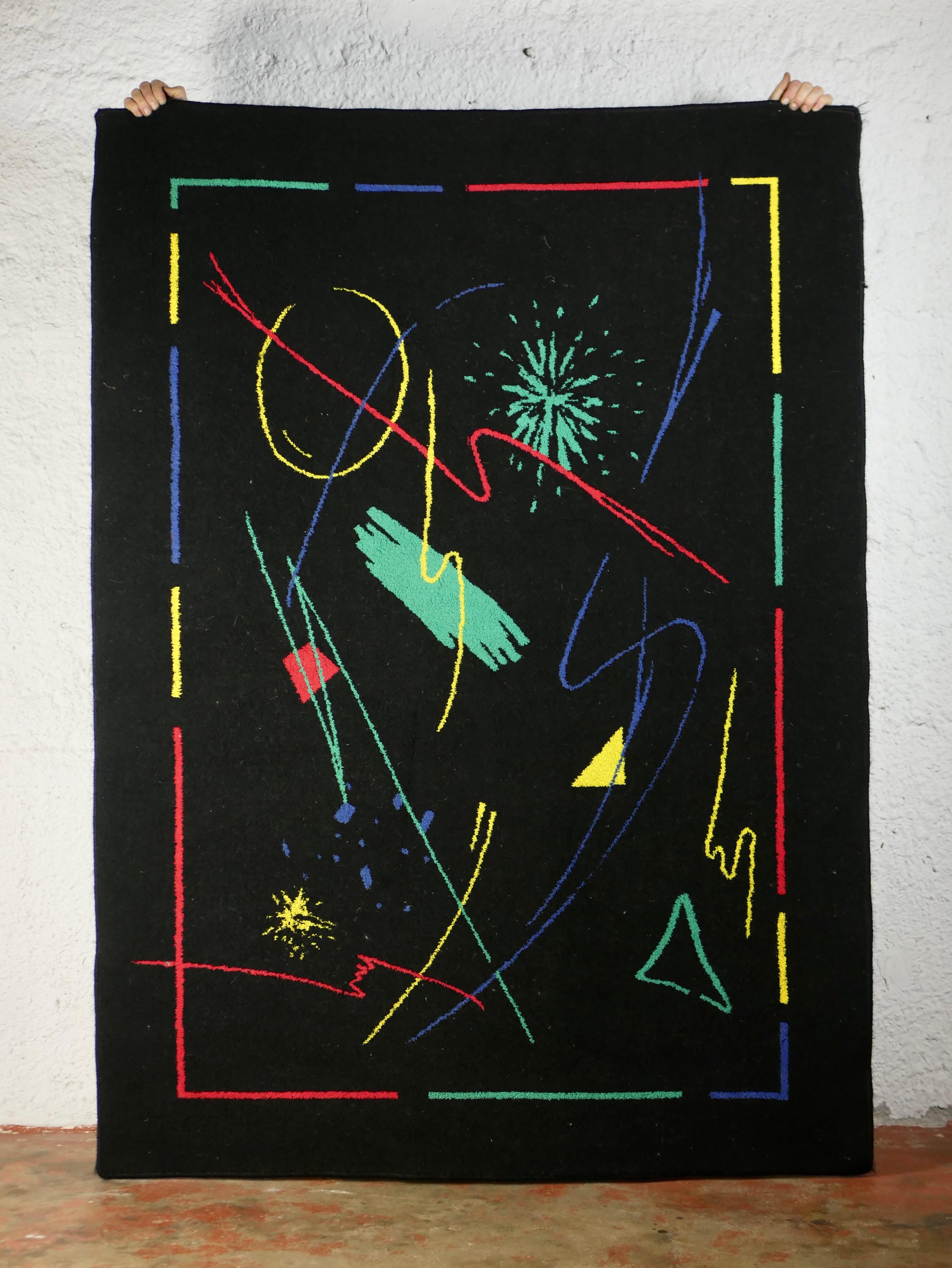 Beautiful postmodern style wool rug, with nice Kandinsky inspired patterns, made in France in the 1980s.
Very good condition.
Dimensions : W189, D137

