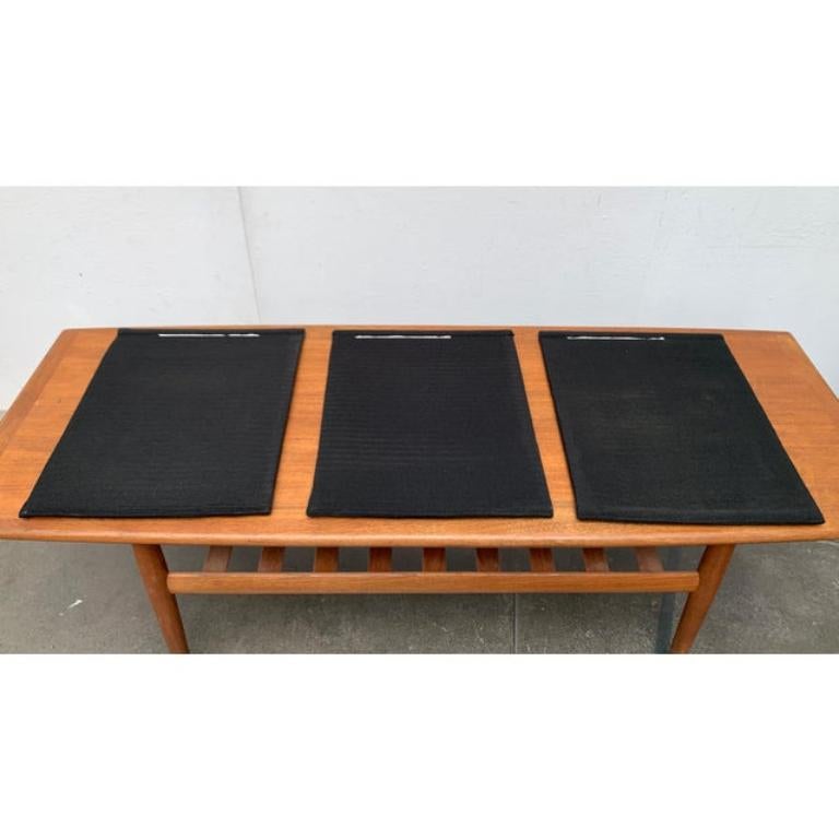 Postmodernes Kreuzschwinger-Rückenkissen aus einem Stück von Till Behrens, 1980er Jahre im Angebot 5