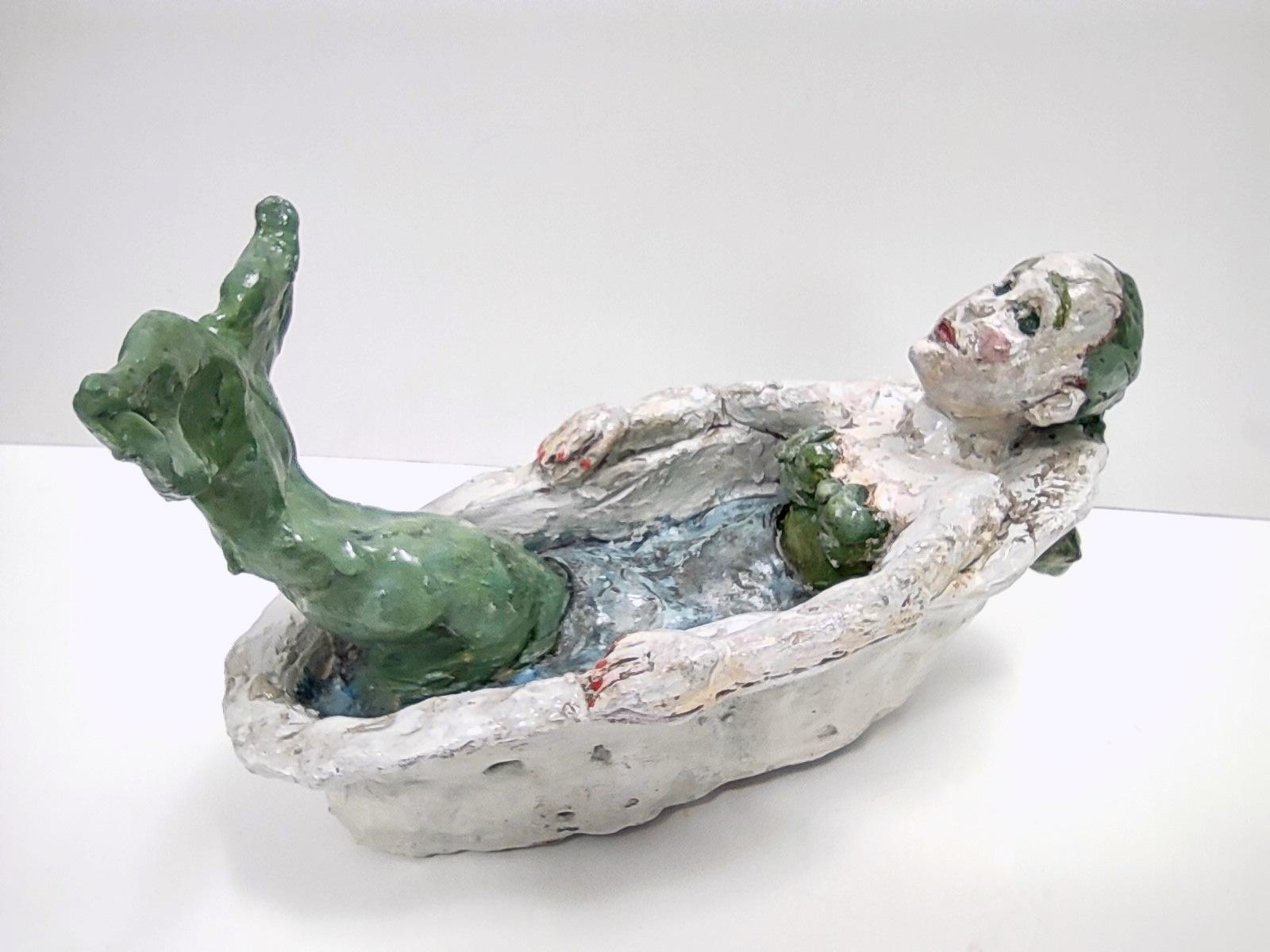 Postmodern Lacquered Earthware Decorative Item of a Mermaid In a Bathtub, Italy In Excellent Condition For Sale In Bresso, Lombardy