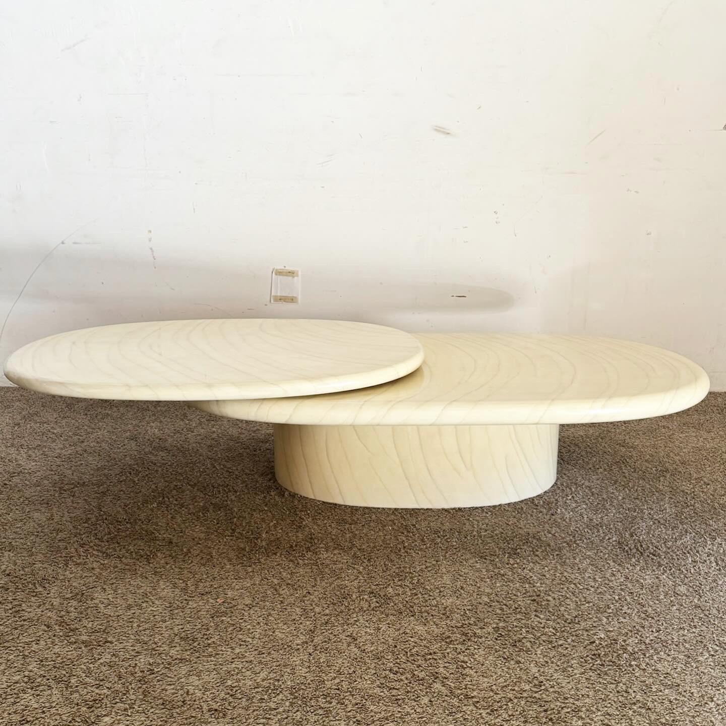 Table basse ovale postmoderne à plateau pivotant en fausse pierre laquée en vente 3