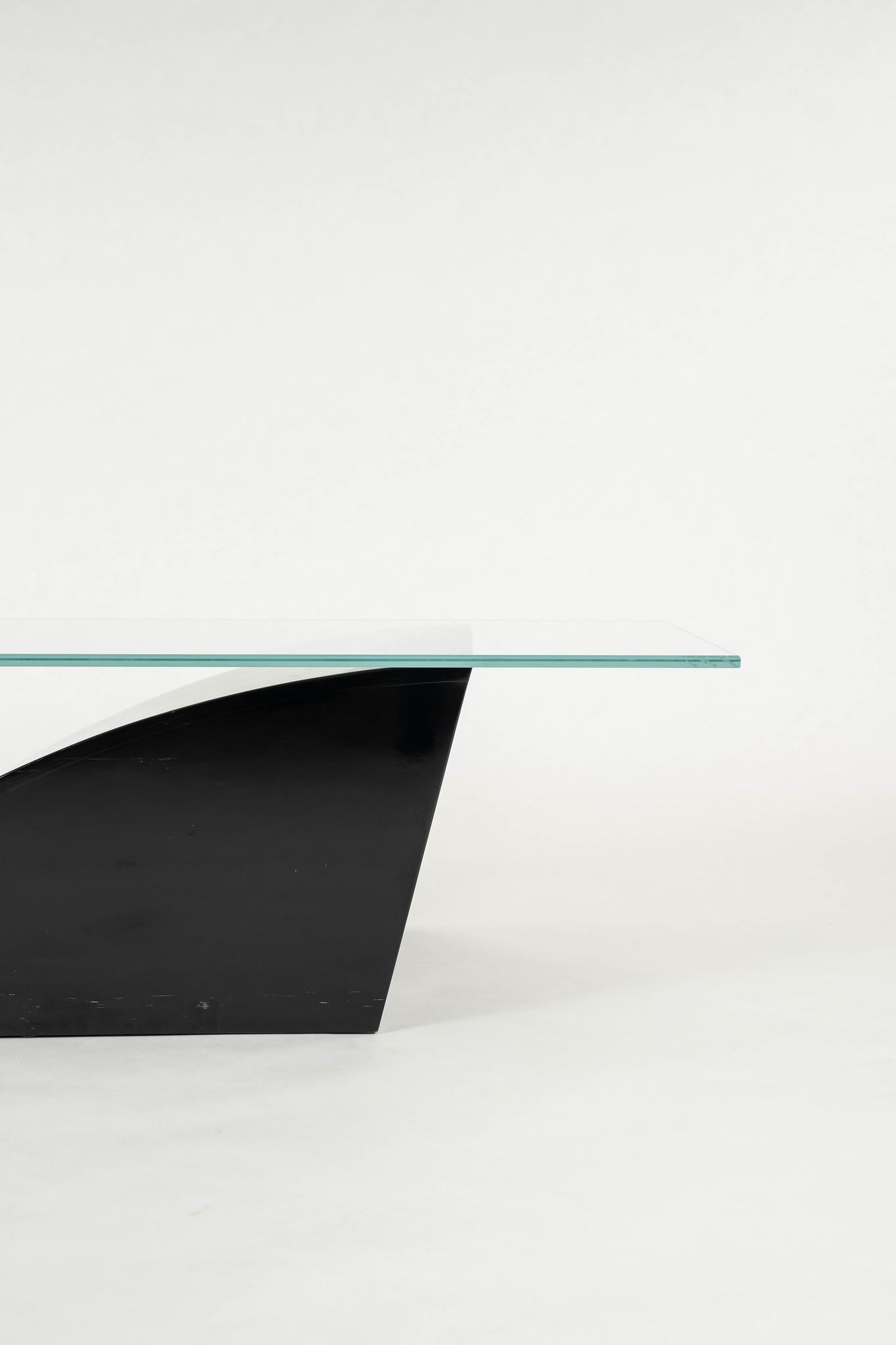 Postmodern Lacquered Geometric Lucite & Glass Cocktail Table In Good Condition For Sale In Houston, TX
