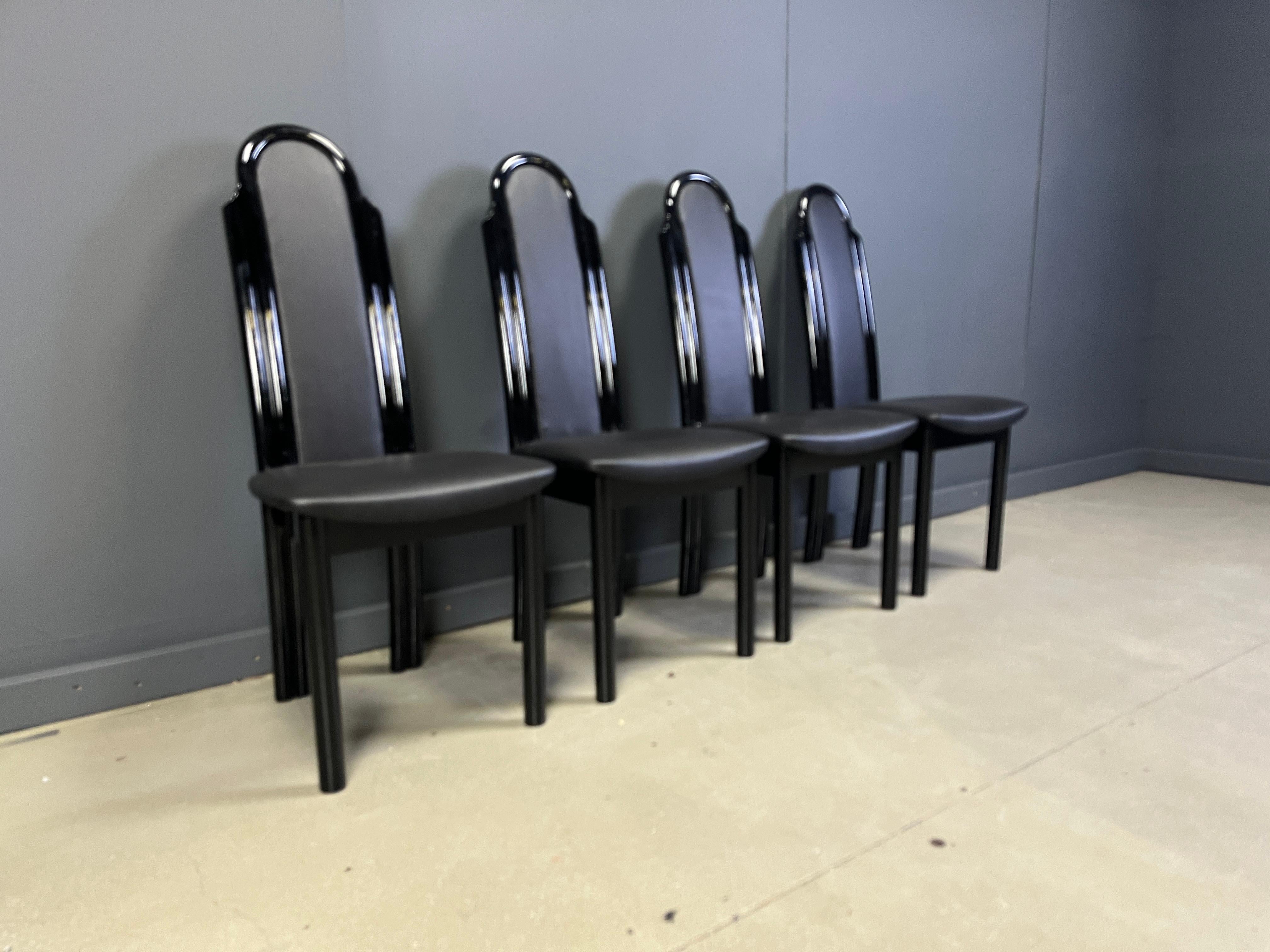 Sillas de comedor italianas postmodernas de madera lacada, años 80 en venta 3