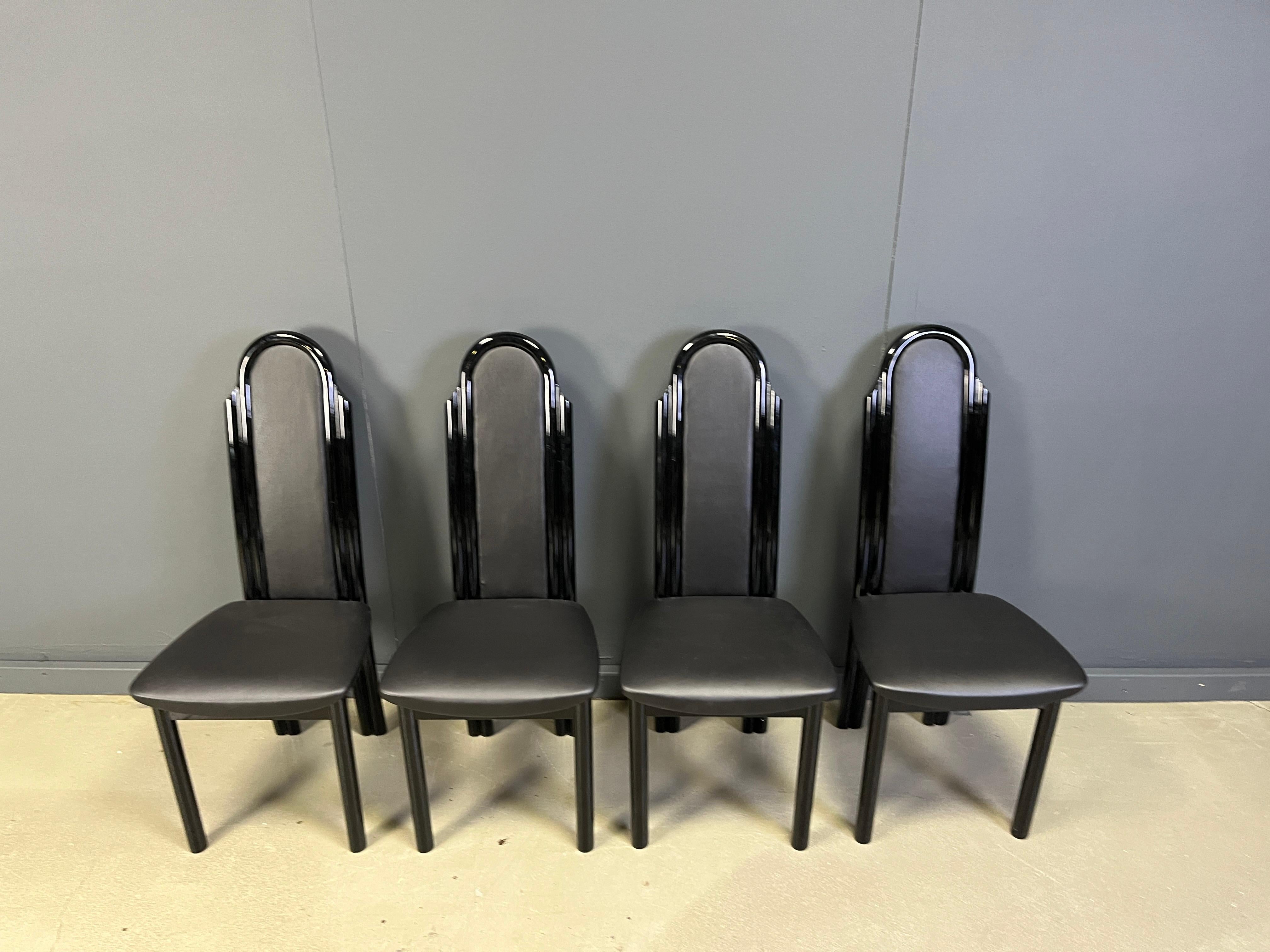 Sillas de comedor italianas postmodernas de madera lacada, años 80 en venta 4