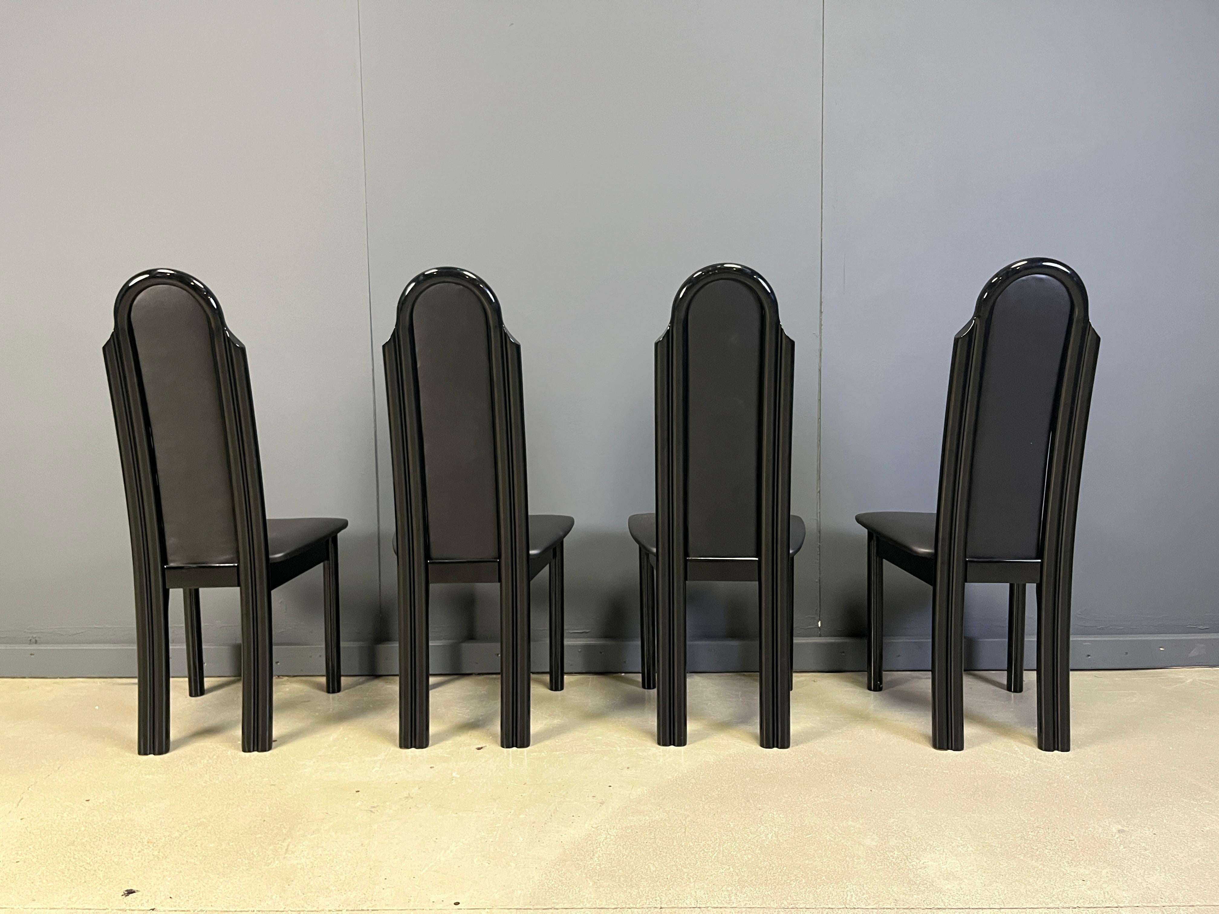 Sillas de comedor italianas postmodernas de madera lacada, años 80 en Bueno estado para la venta en Leuven, Vlaams Gewest