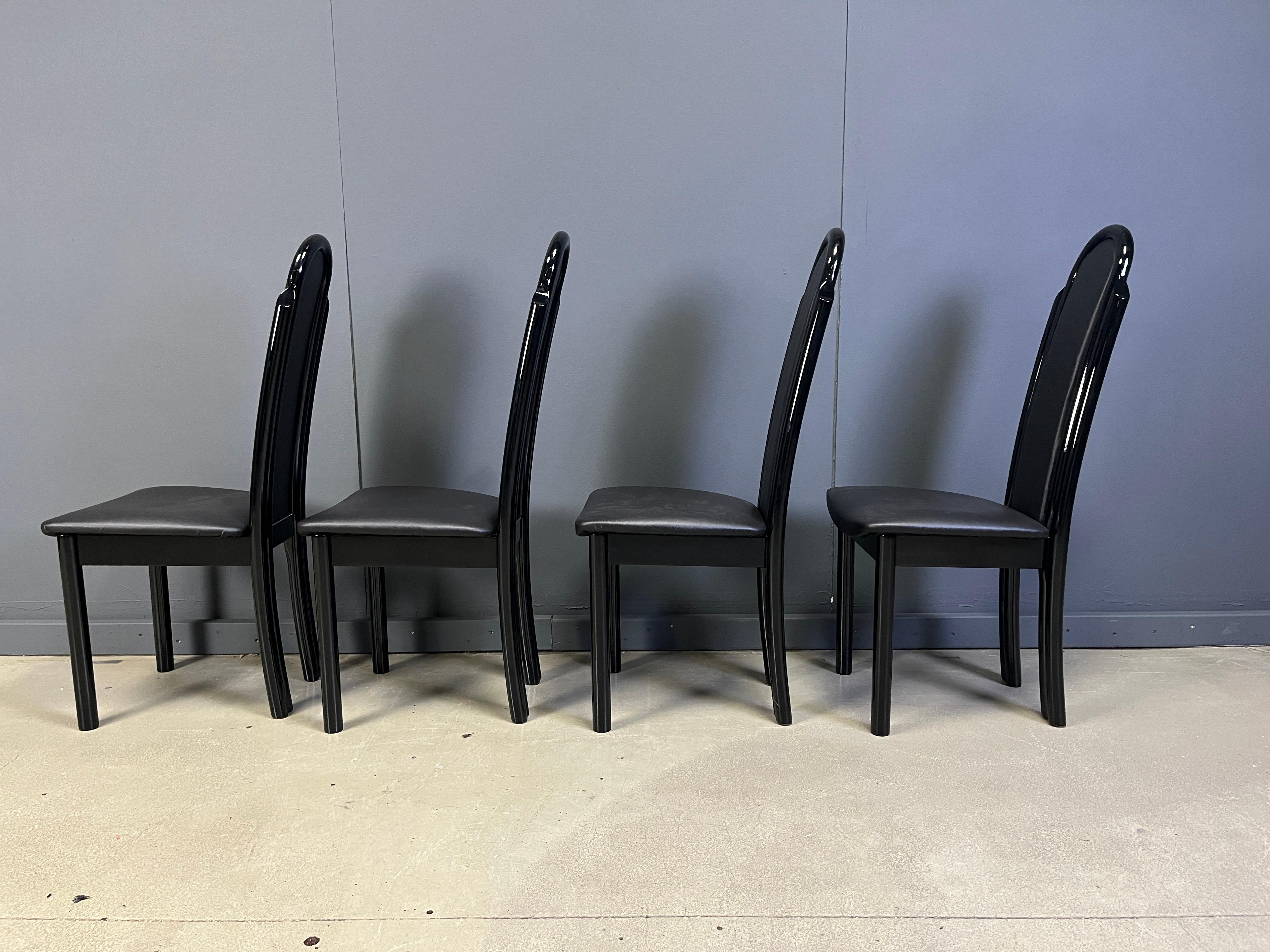 Sillas de comedor italianas postmodernas de madera lacada, años 80 finales del siglo XX en venta