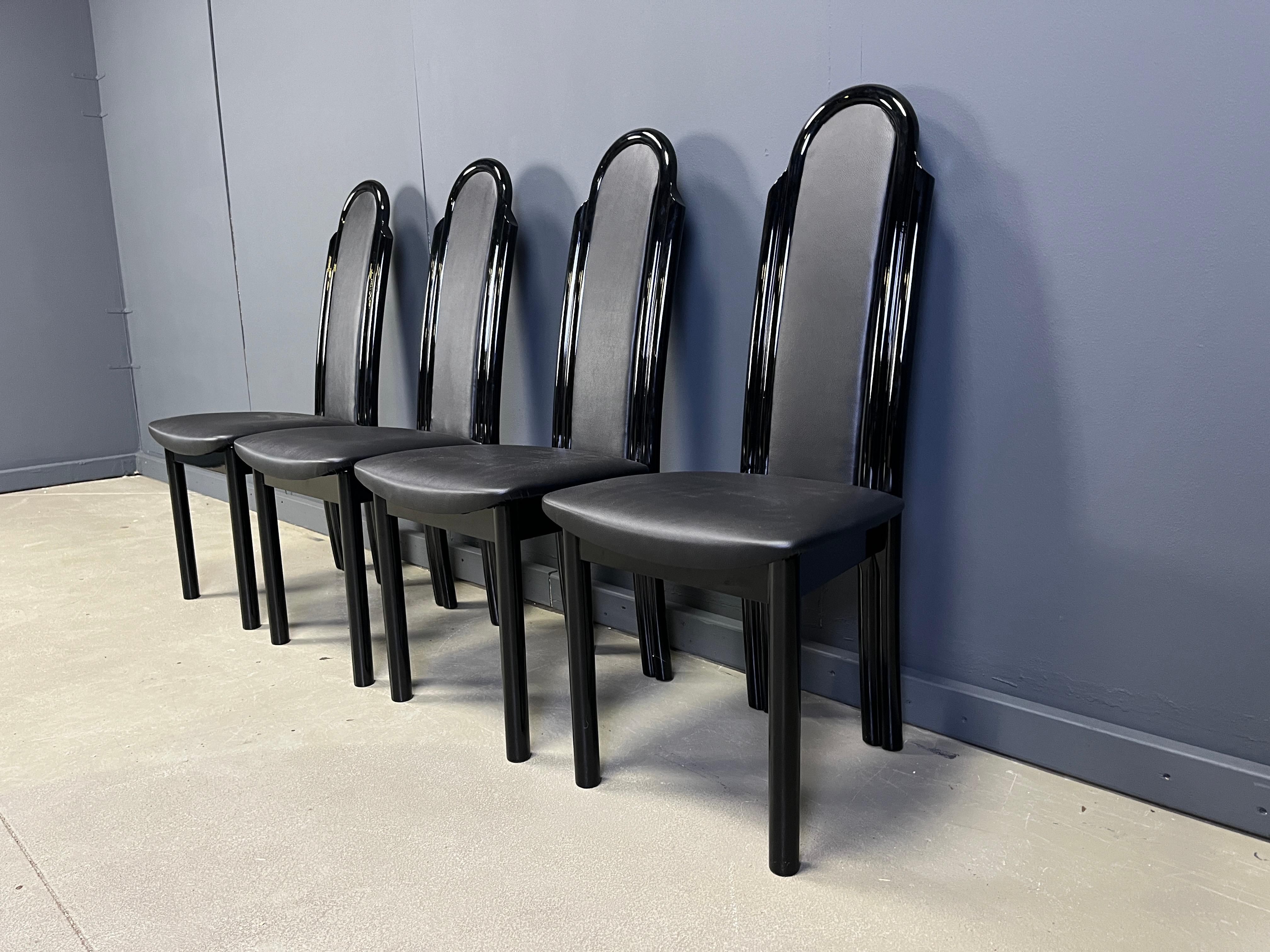 Sillas de comedor italianas postmodernas de madera lacada, años 80 en venta 2