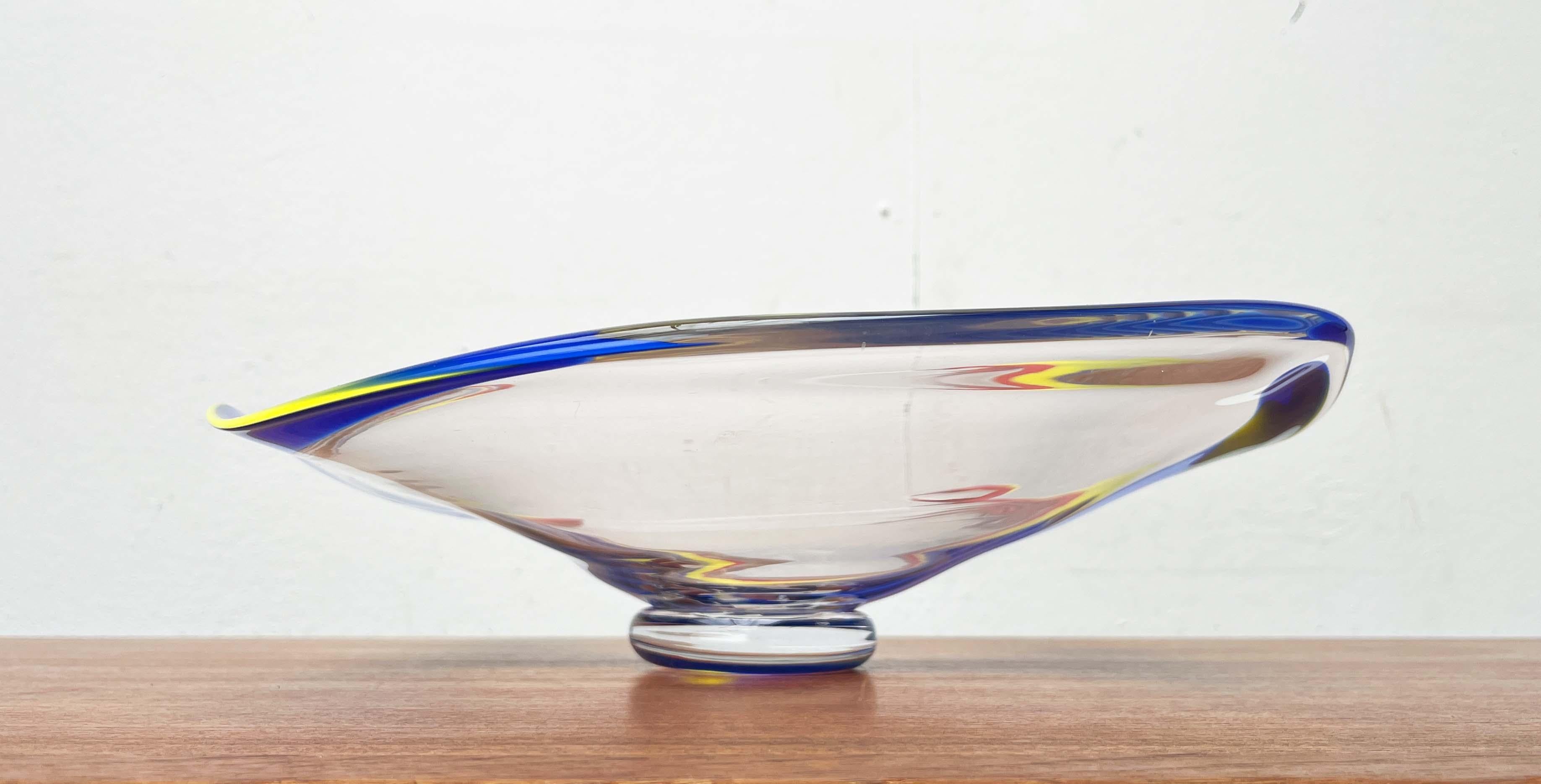 Postmodern Large Art Glass Bowl from Johansfors, Sweden, 1980s For Sale 3