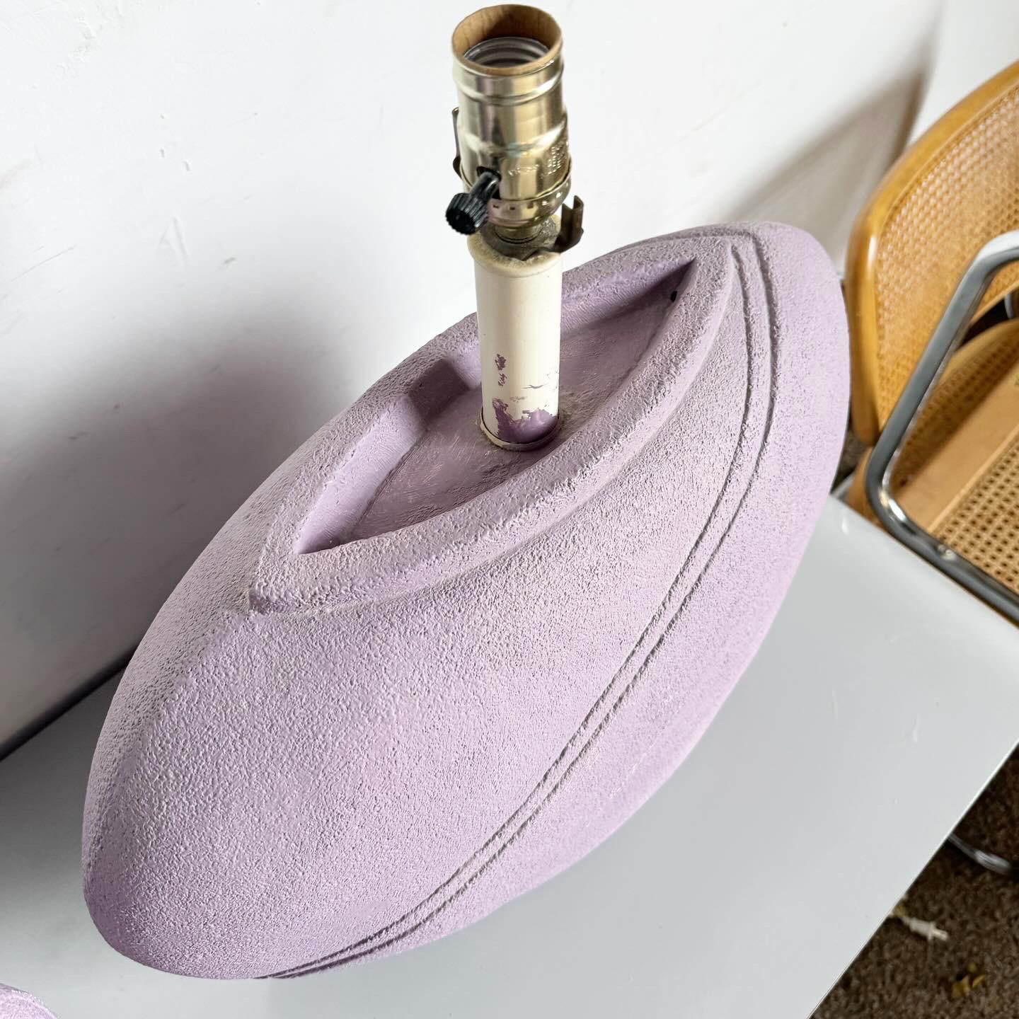 Lampes de table postmodernes à vase lavande violet - une paire en vente 1