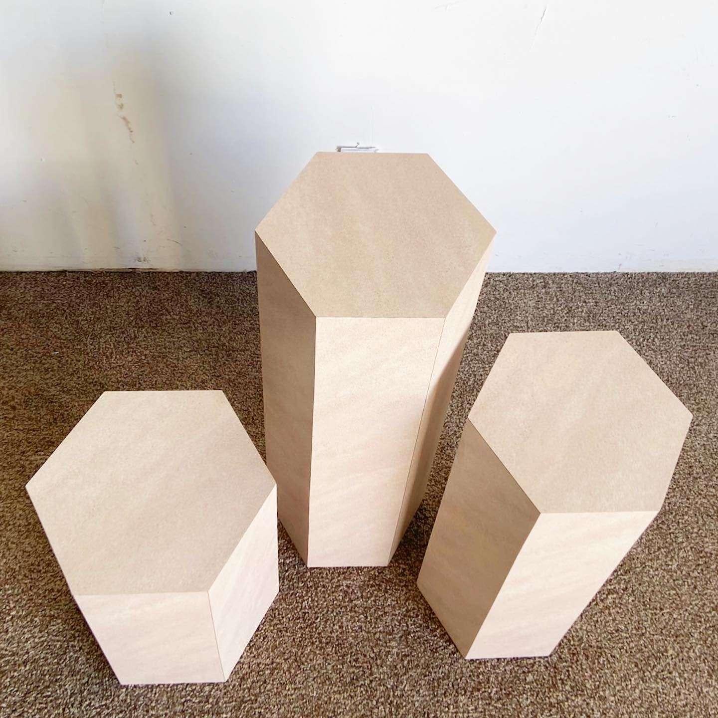 Postmodern Lavender Textured Laminate Hexagonal Nesting Side Tables/Pedestals In Good Condition For Sale In Delray Beach, FL