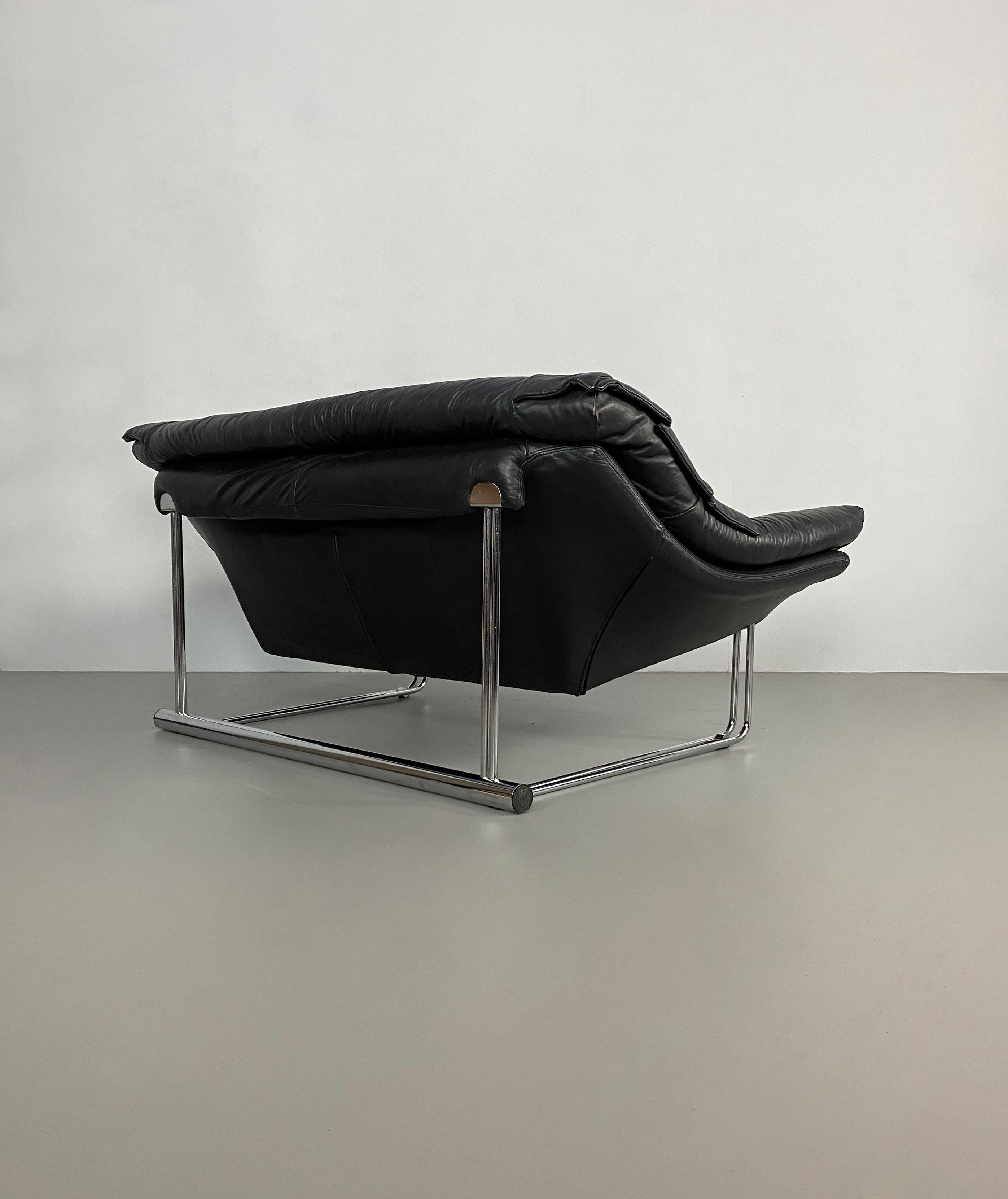 Italian Postmodern Leather and Chrome Sofa, c.1970 For Sale