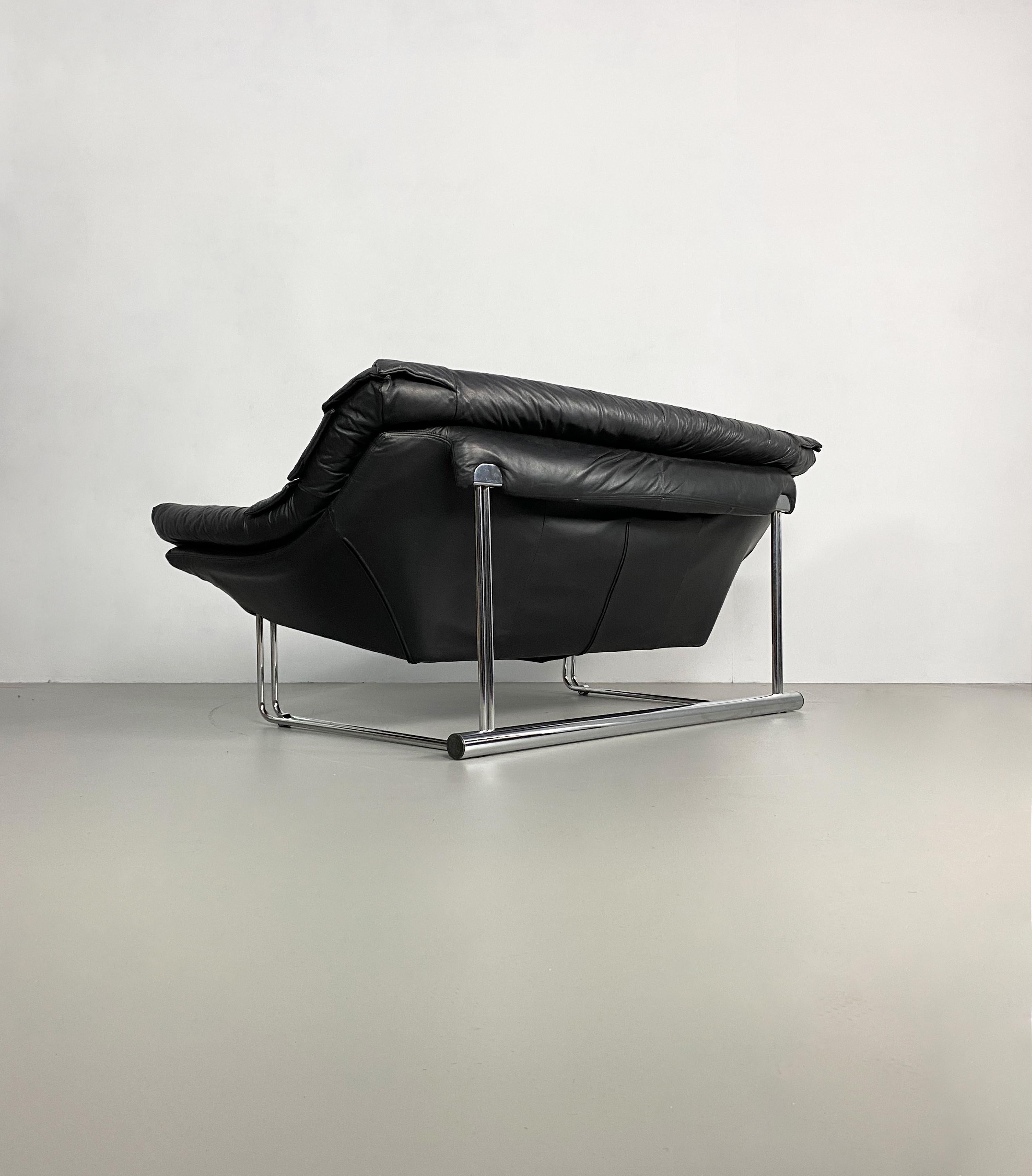 Late 20th Century Postmodern Leather and Chrome Sofa, c.1970 For Sale