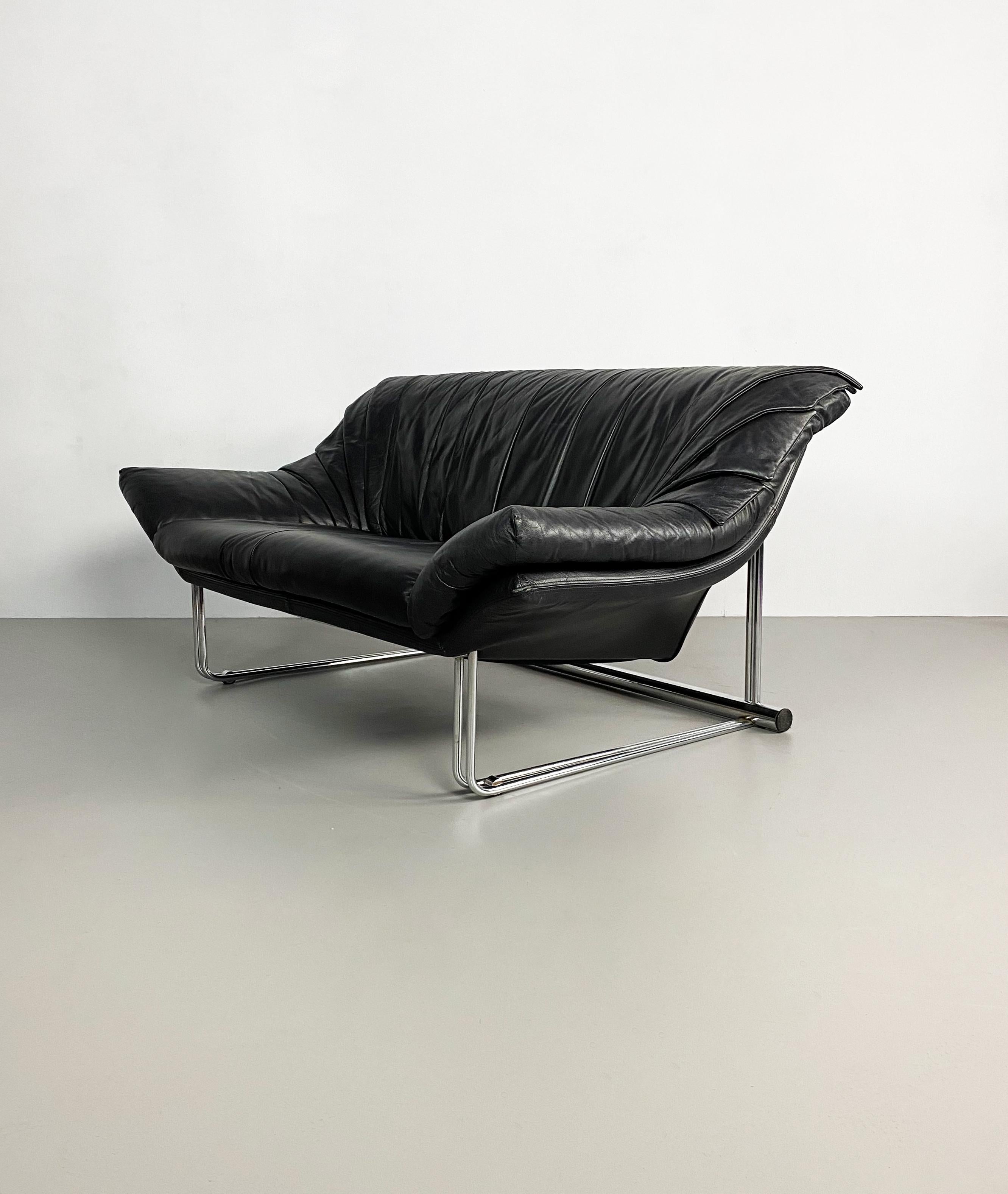 Postmodern Leather and Chrome Sofa, c.1970 For Sale 1