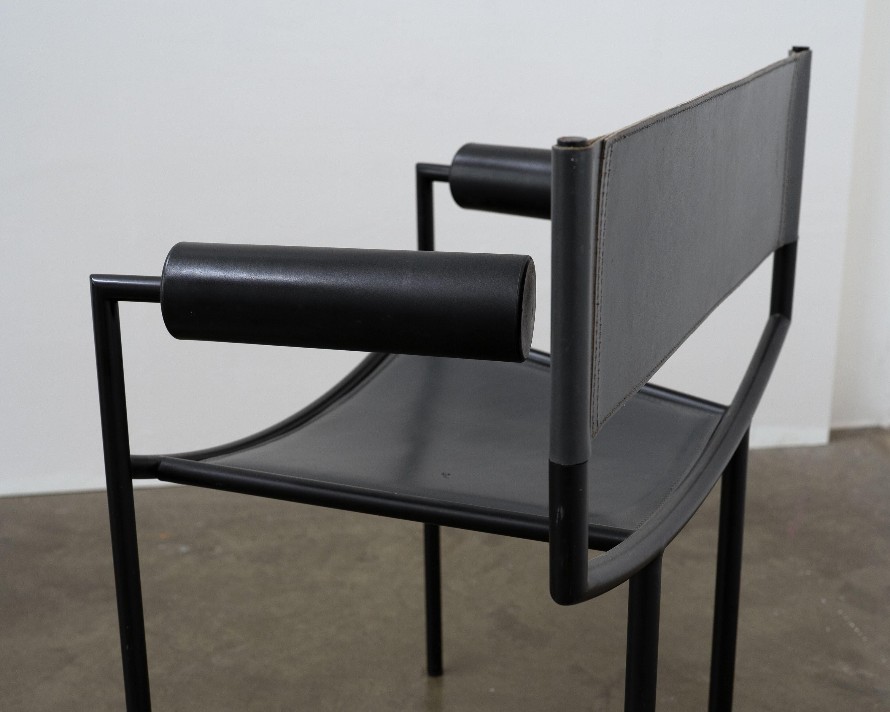 20ième siècle Chaise postmoderne en cuir et en acier, c.C. 1980 en vente