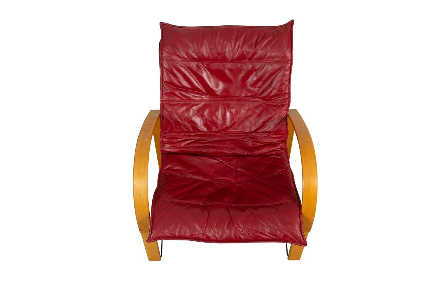 Sillón posmoderno de cuero atribuido a Tord Bjorklund Sueco en venta