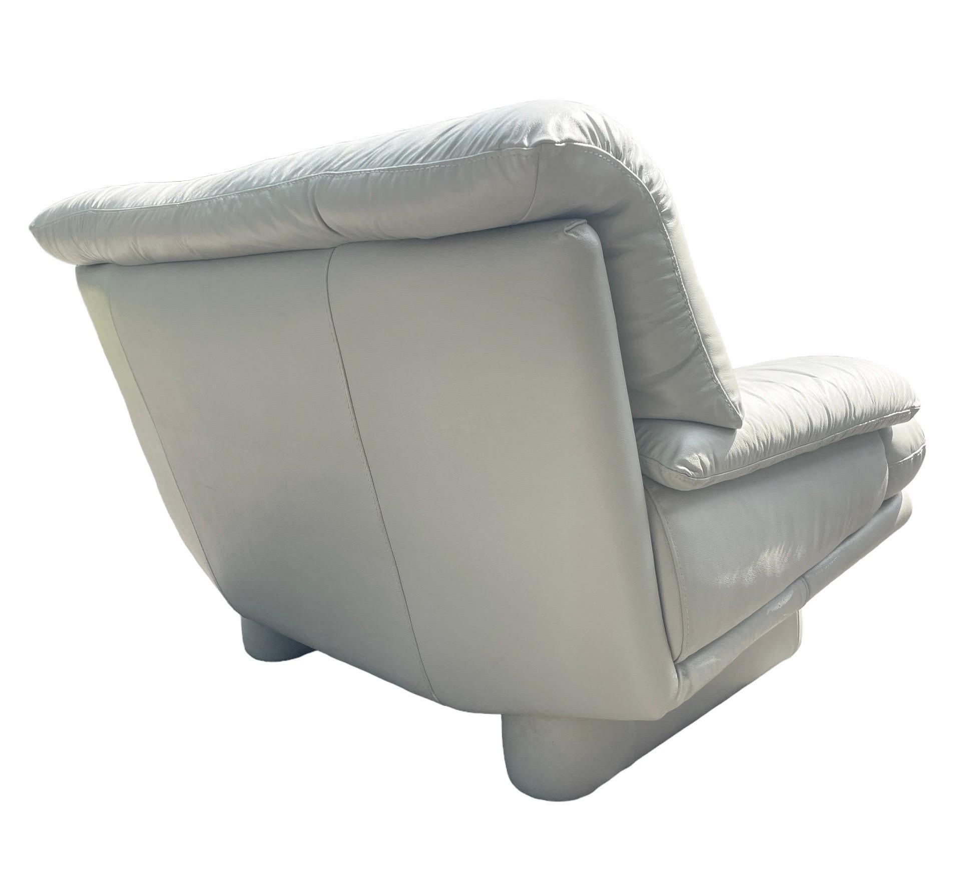 Postmodern Leather Armchair in the style of Nicoletti Salotti Italian Lounge In Good Condition In Rochester, NY